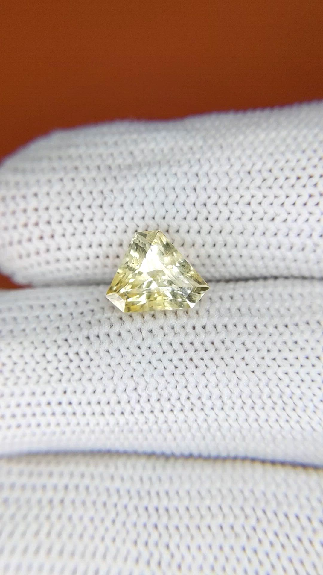 2.71 Ct. Yellow Sapphire from Ceylon (Sri Lanka) Size Video