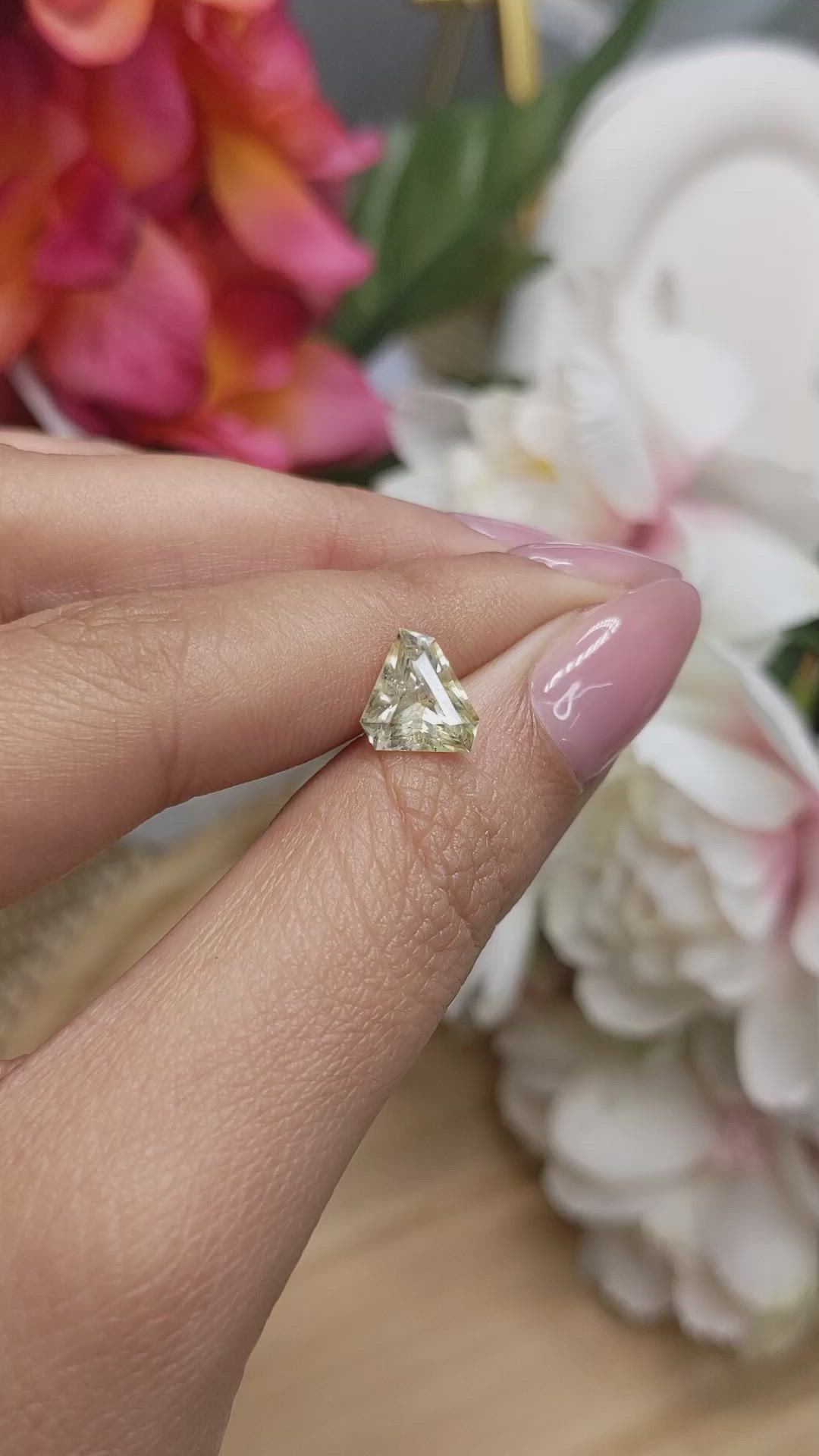 2.71 Ct. Yellow Sapphire from Ceylon (Sri Lanka) Size Video
