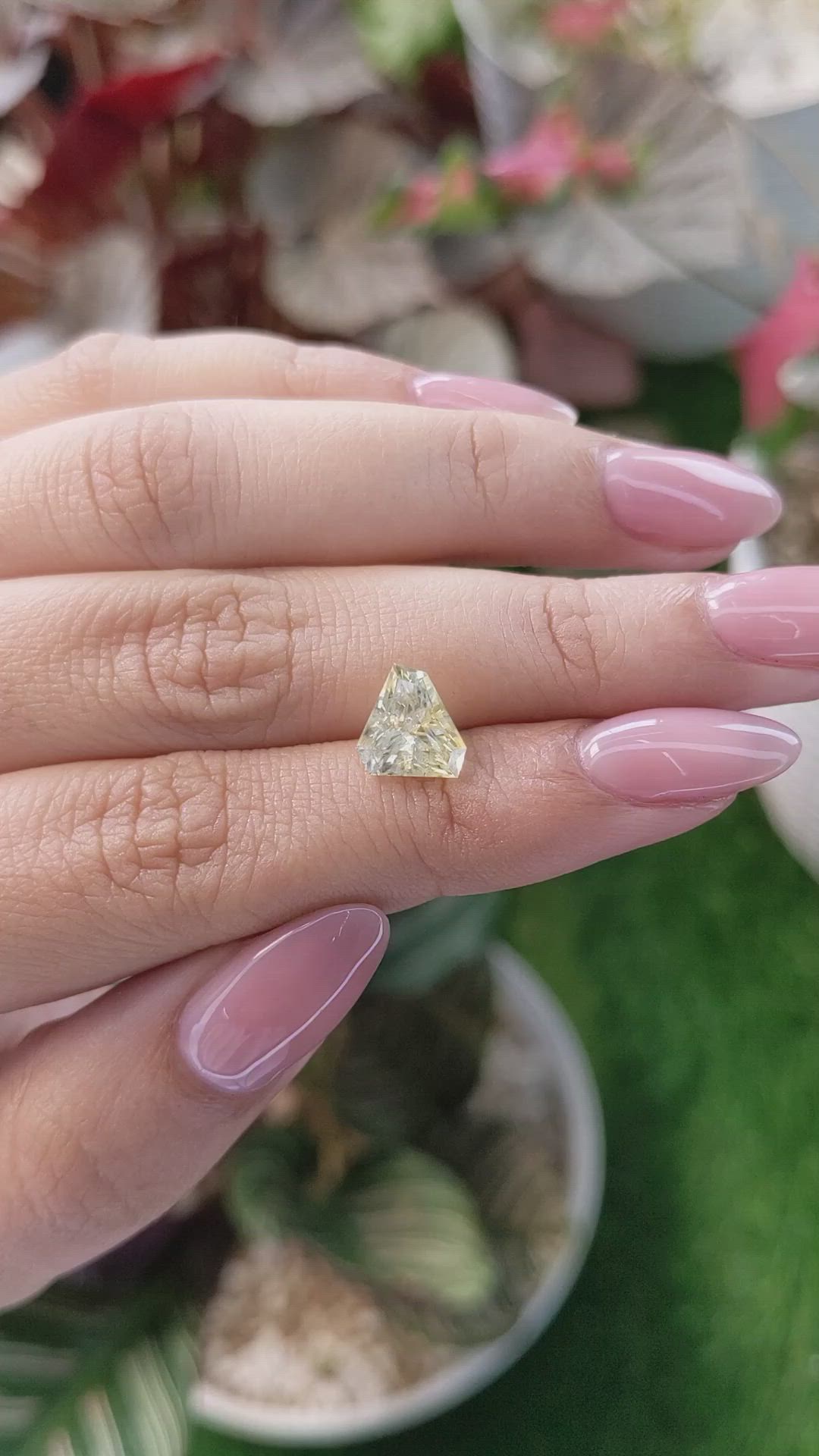 2.71 Ct. Yellow Sapphire from Ceylon (Sri Lanka) Size Video