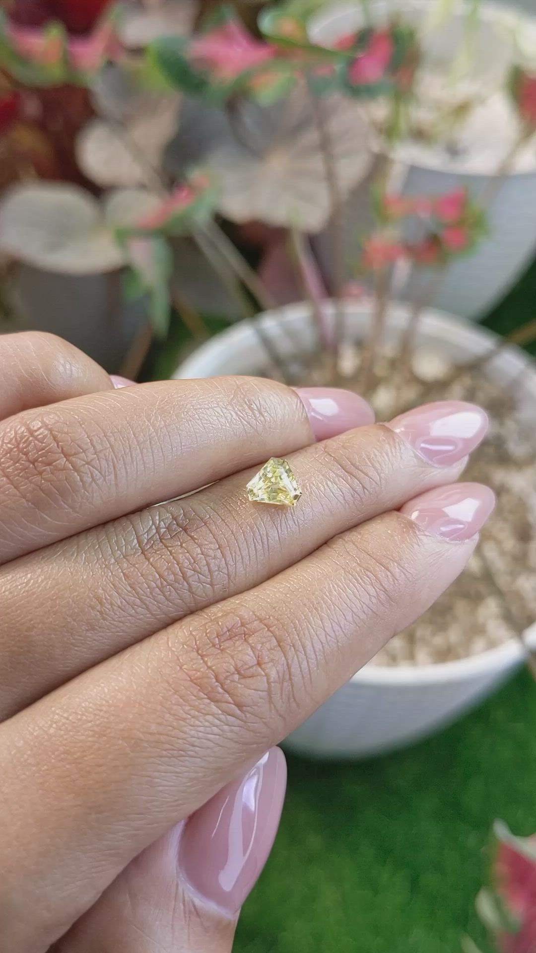 1.11 Ct. Yellow Sapphire from Ceylon (Sri Lanka) Size Video