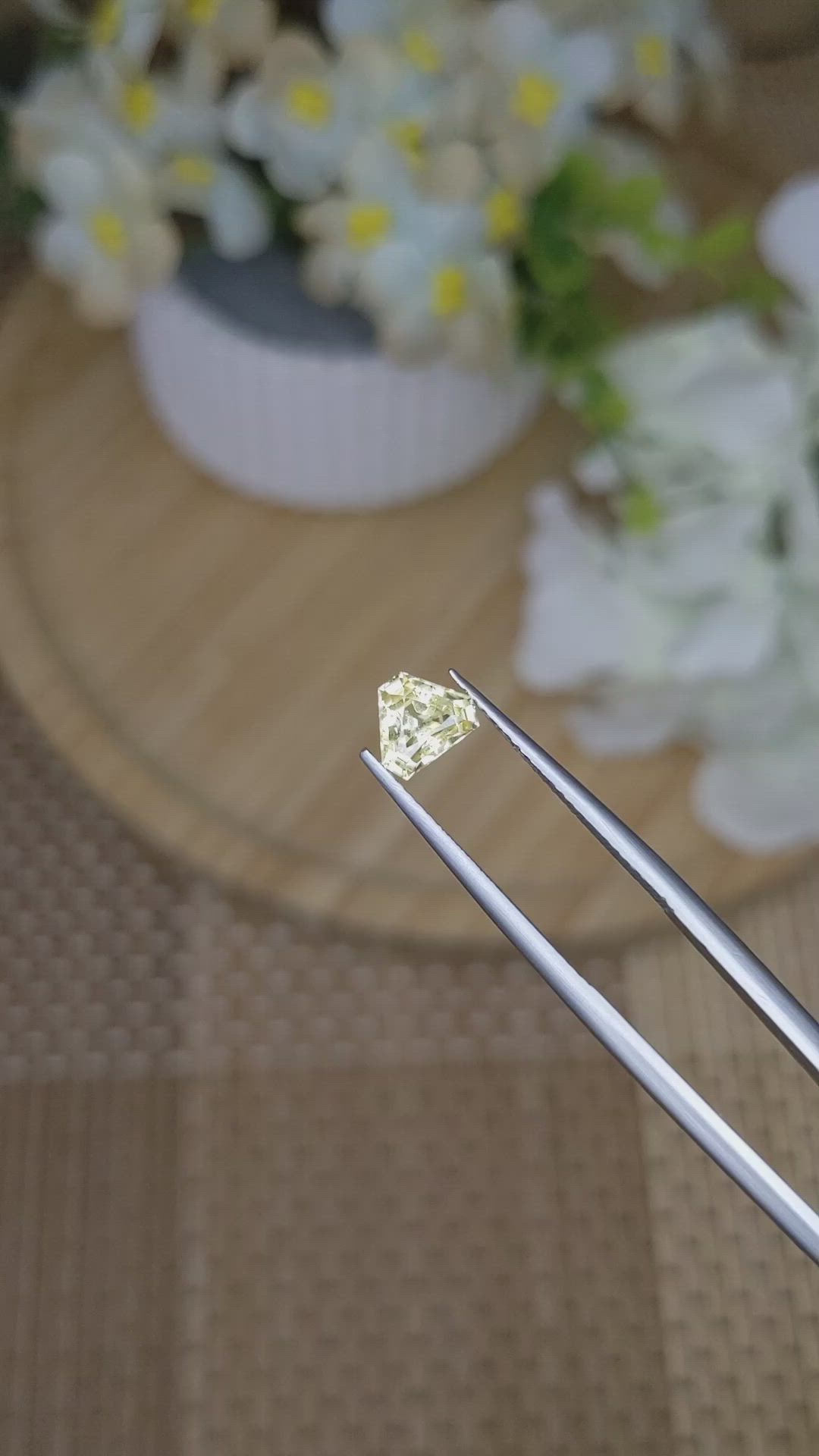 1.11 Ct. Yellow Sapphire from Ceylon (Sri Lanka) Size Video