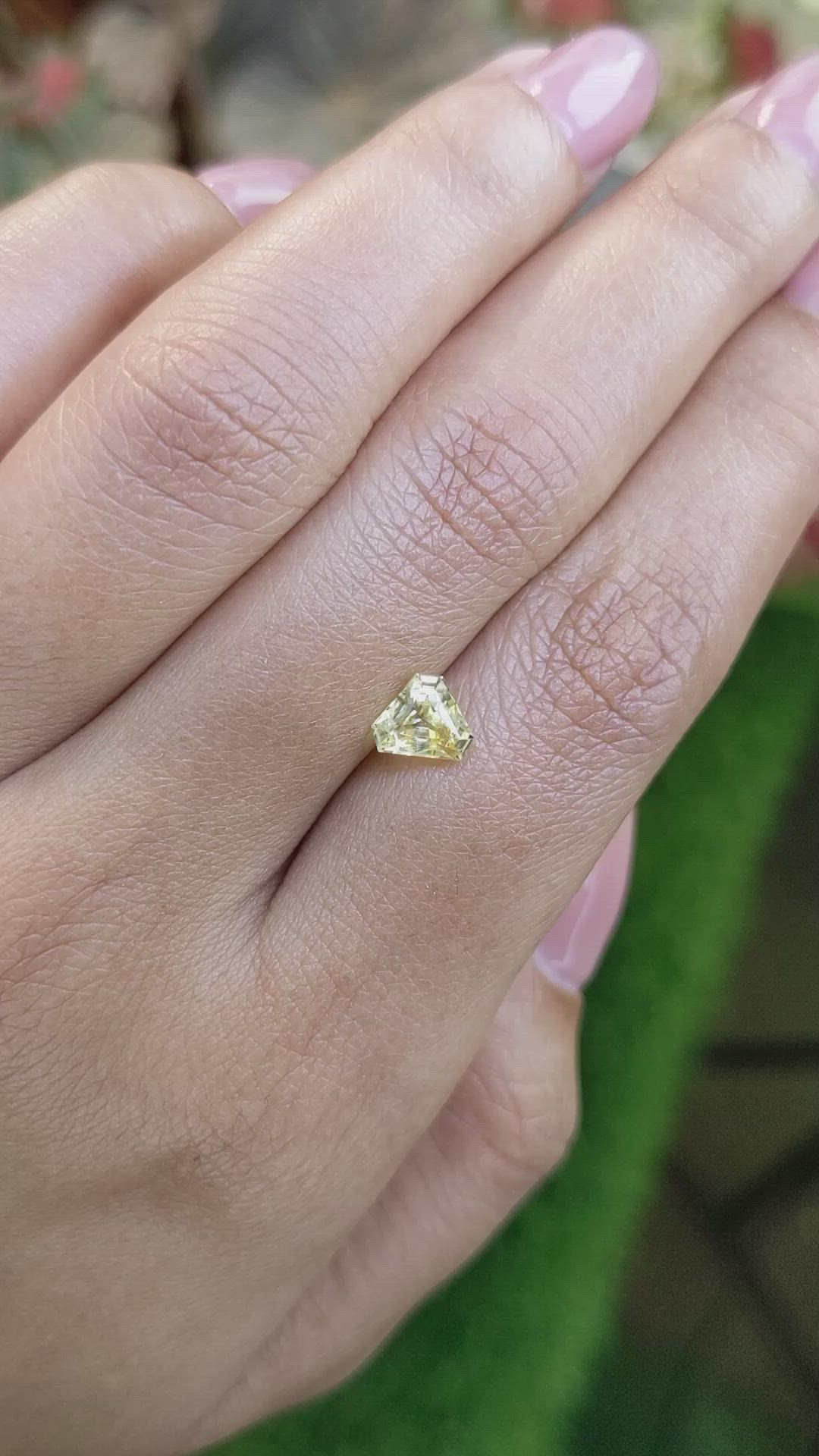 1.11 Ct. Yellow Sapphire from Ceylon (Sri Lanka) Size Video