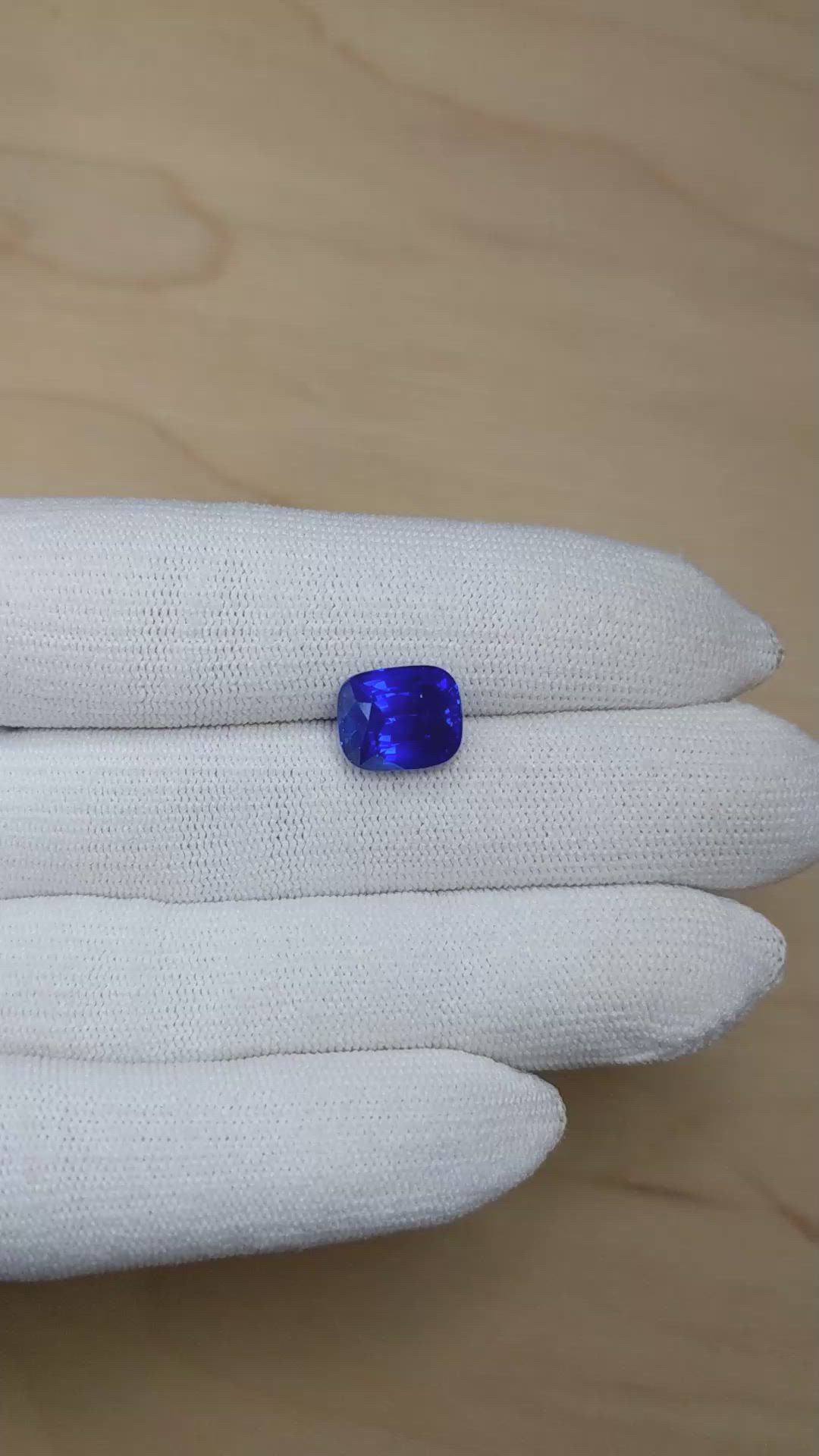 7.32 Ct. Blue Sapphire from Ceylon (Sri Lanka) Size Video