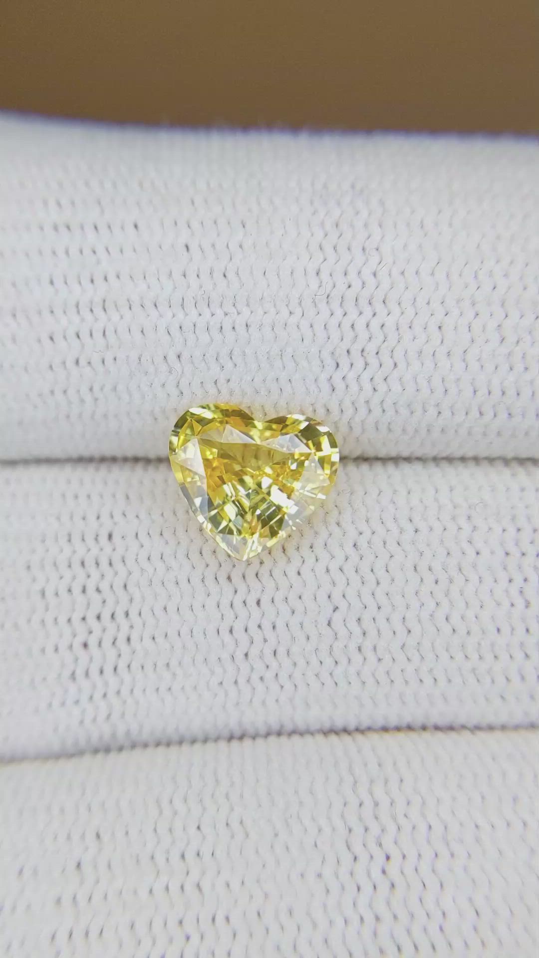 2.25 Ct. Yellow Sapphire from Ceylon (Sri Lanka) Size Video