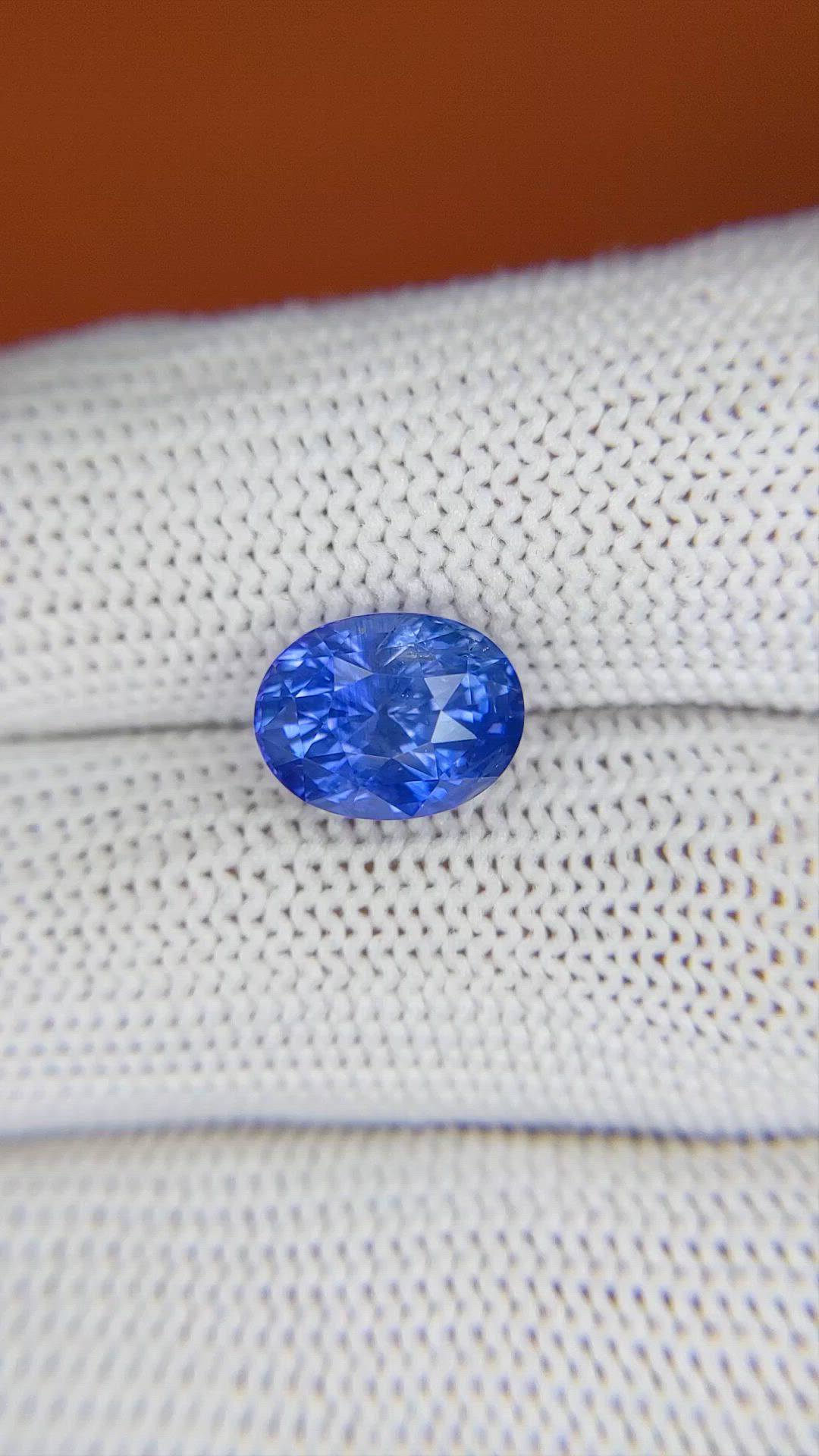 4.41 Ct. Blue Sapphire from Ceylon (Sri Lanka) Size Video