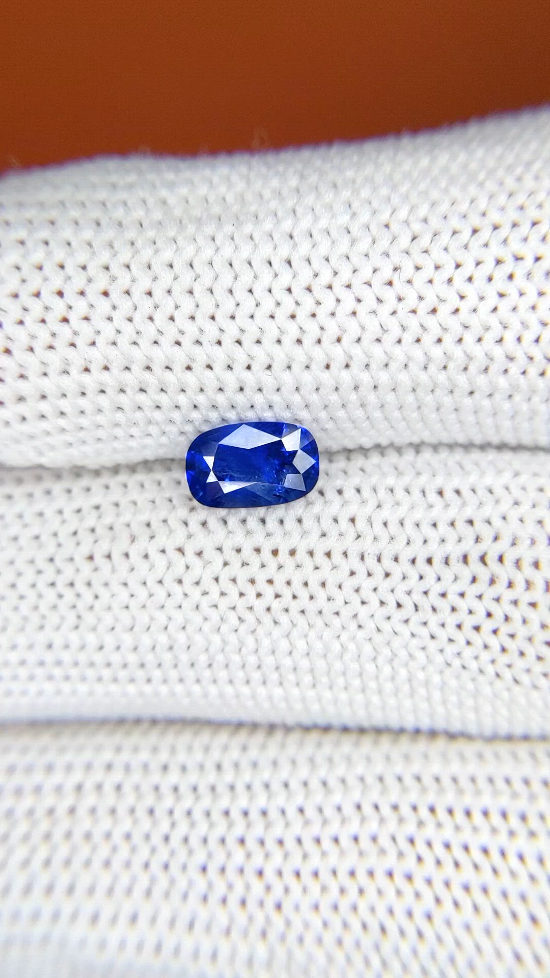 1.06 Ct. Blue Sapphire from Ceylon (Sri Lanka) Size Video