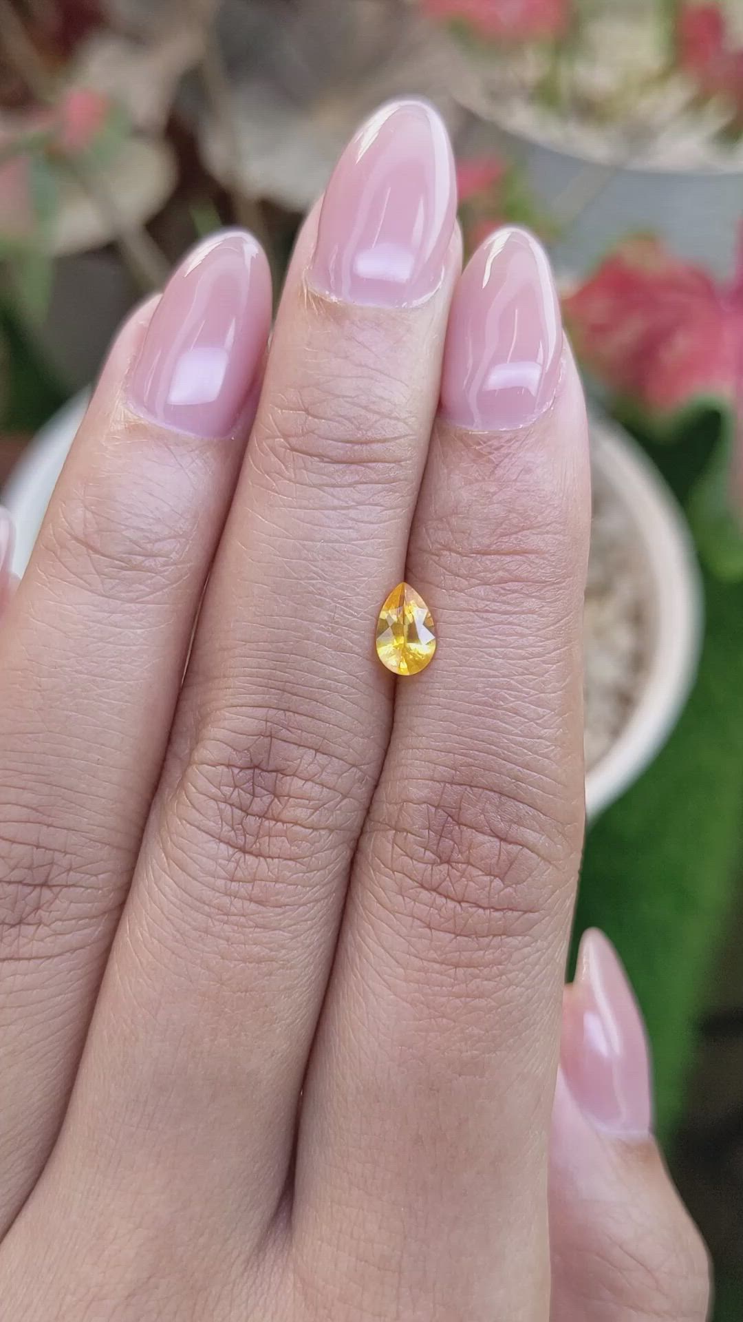 0.55 Ct. Yellowish Orange Sapphire from Ceylon (Sri Lanka) Size Video