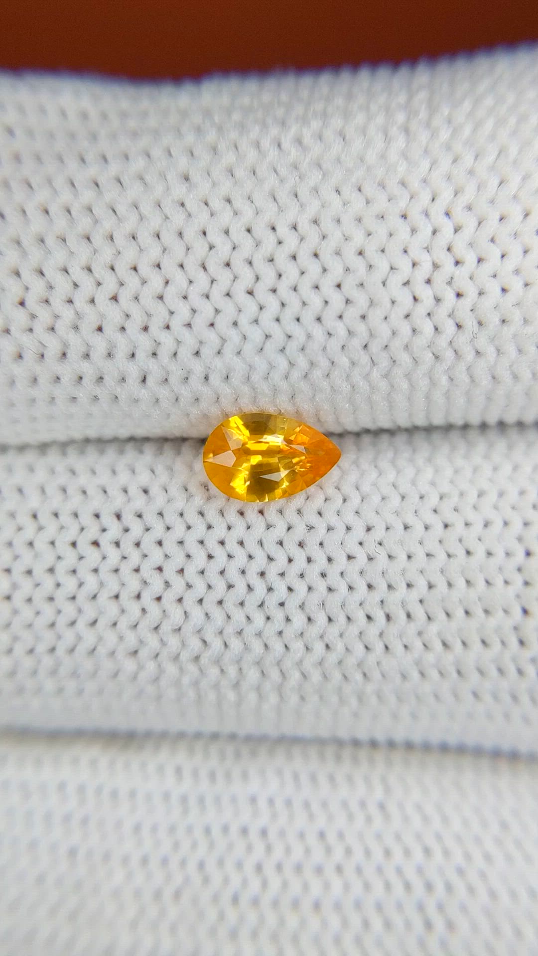 0.55 Ct. Yellowish Orange Sapphire from Ceylon (Sri Lanka) Size Video