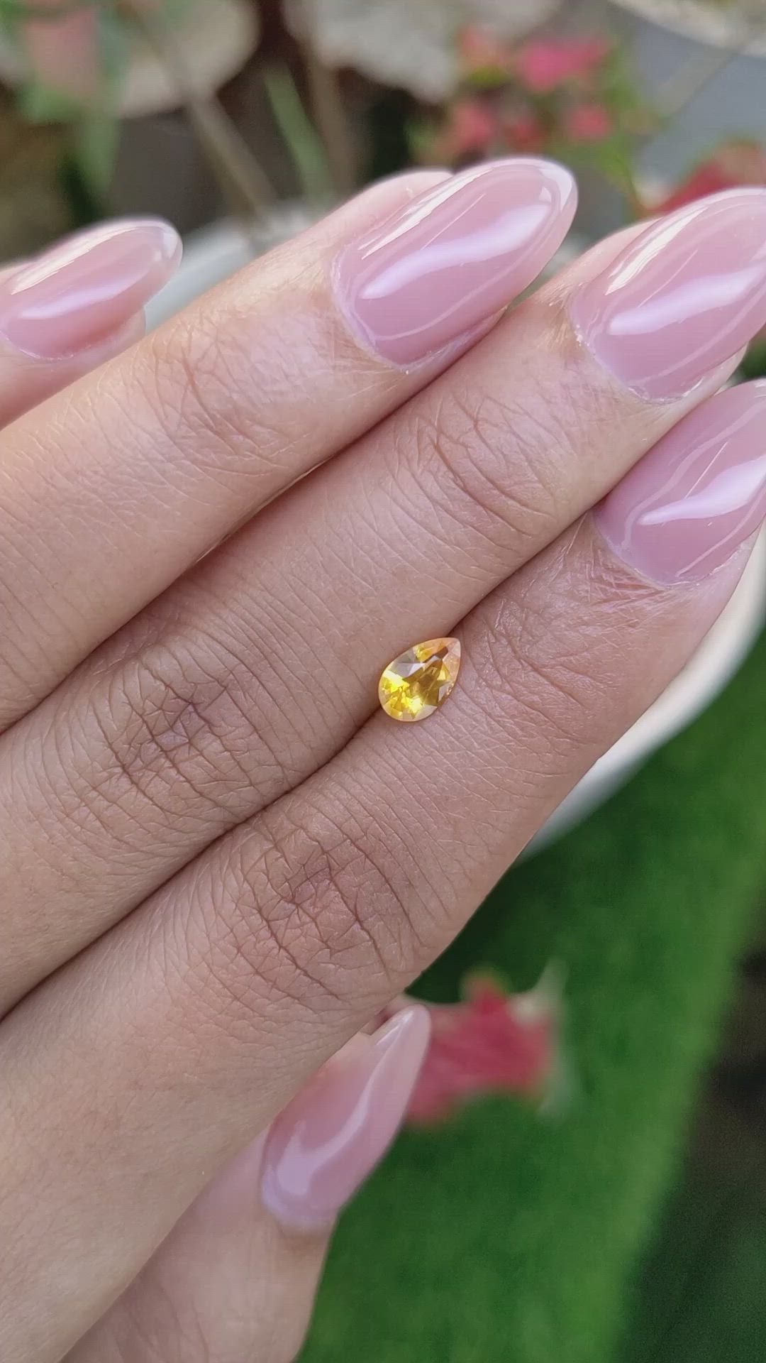 0.55 Ct. Yellowish Orange Sapphire from Ceylon (Sri Lanka) Size Video