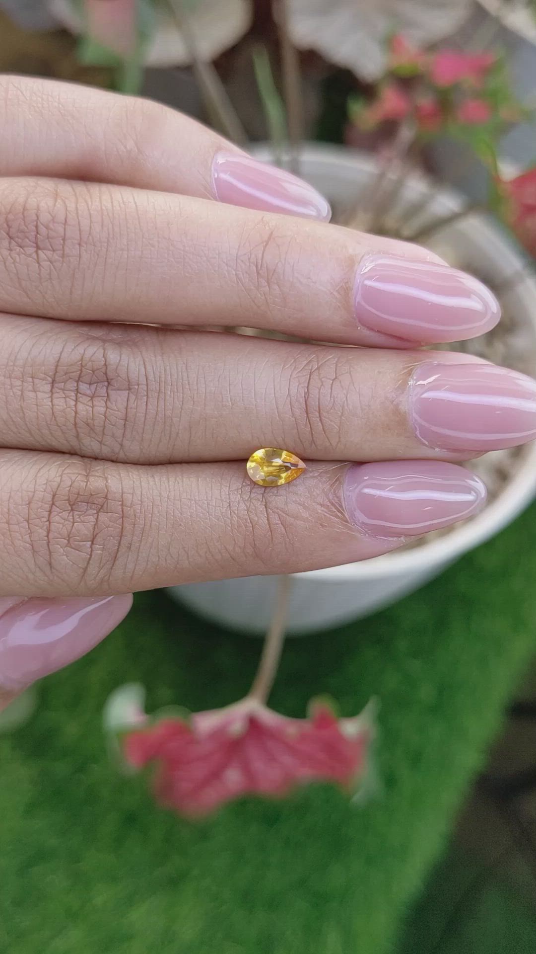 0.55 Ct. Yellowish Orange Sapphire from Ceylon (Sri Lanka) Size Video