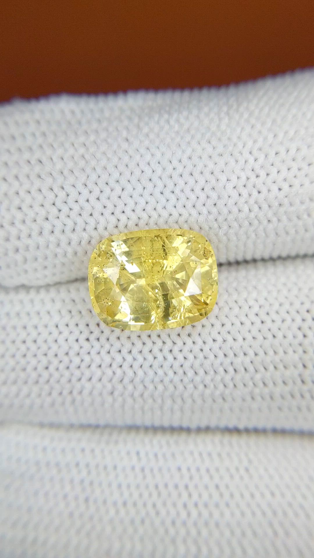 6.42 Ct. Yellow Sapphire from Ceylon (Sri Lanka) Size Video