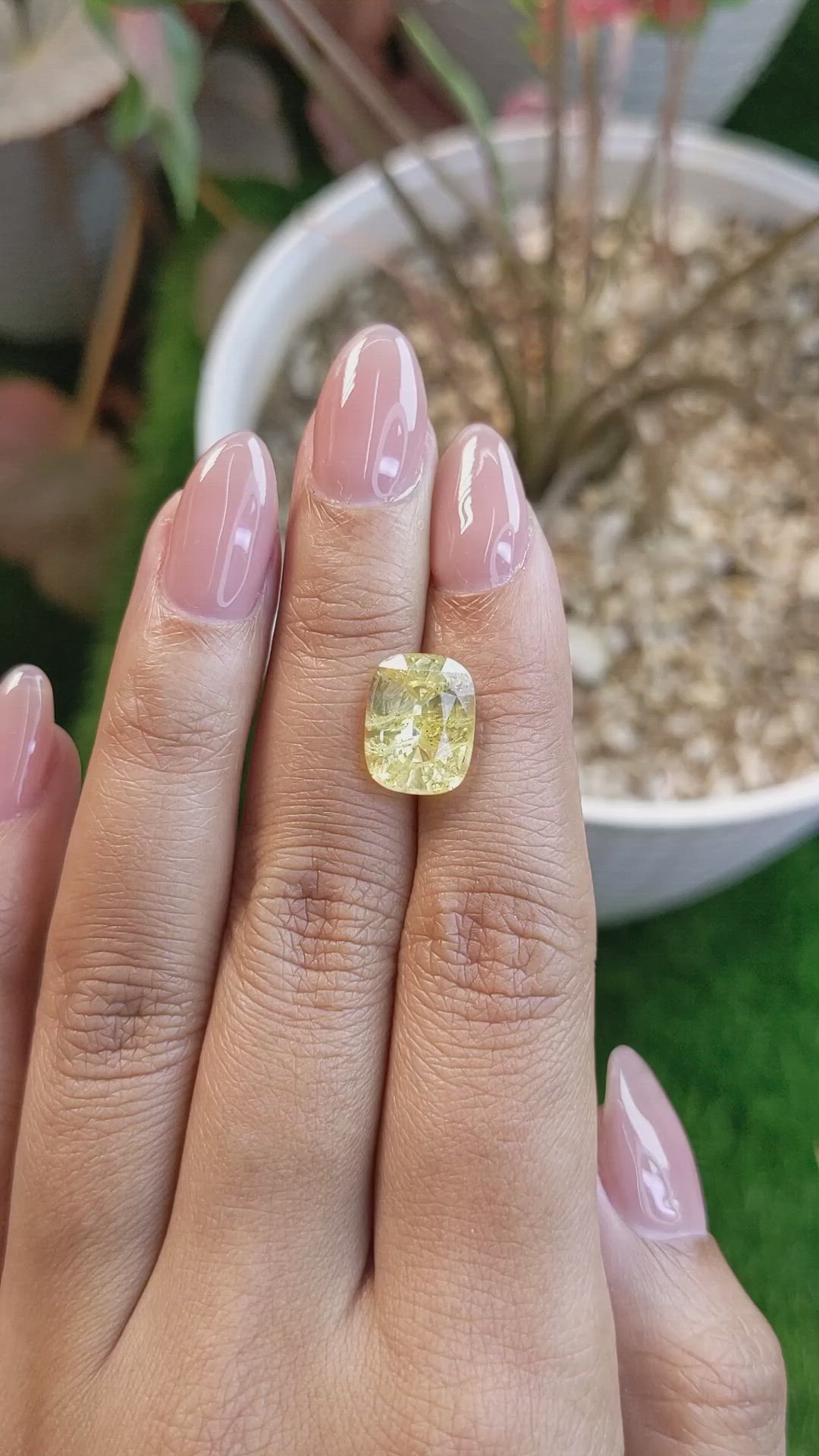 6.42 Ct. Yellow Sapphire from Ceylon (Sri Lanka) Size Video