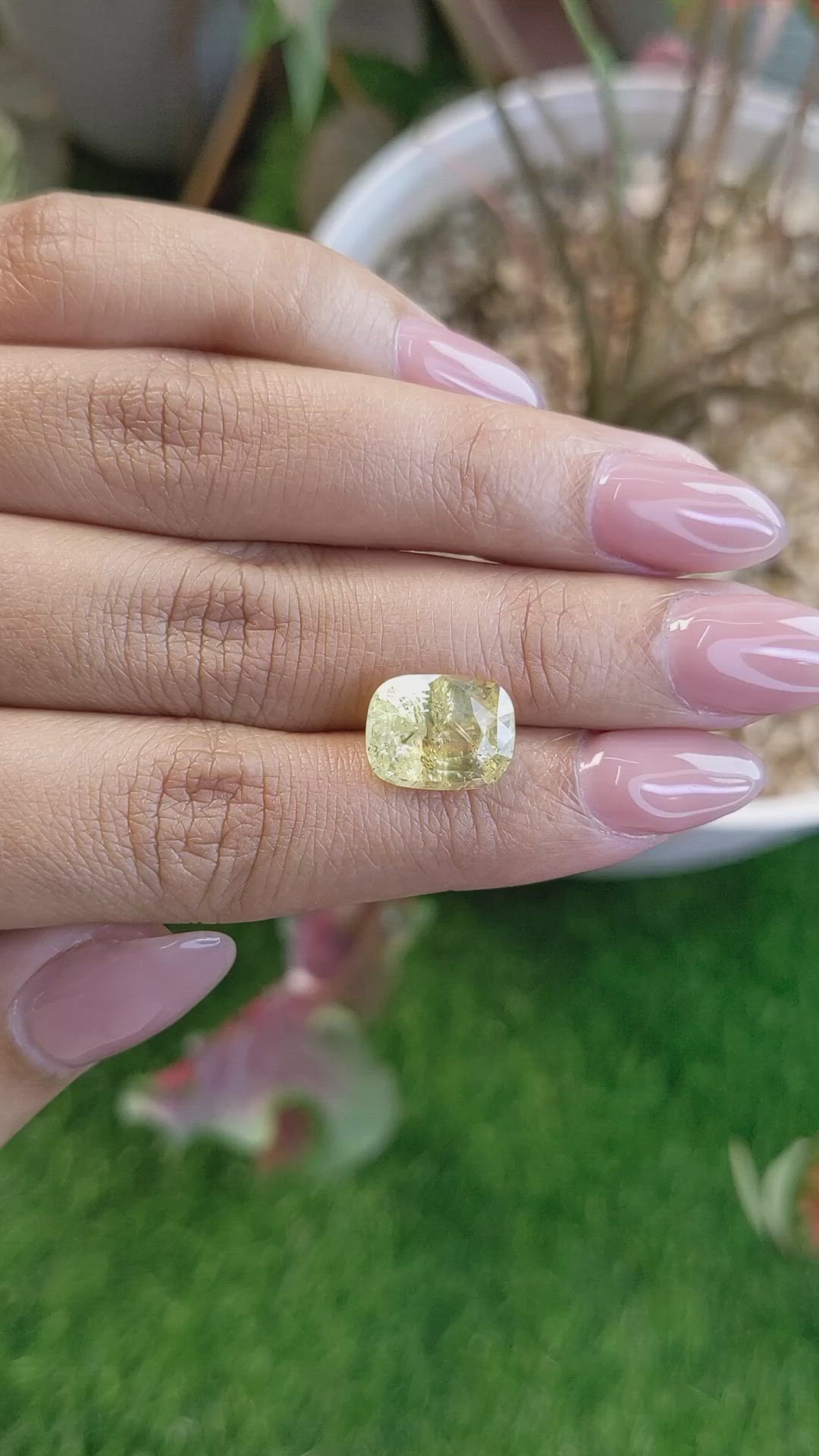 6.42 Ct. Yellow Sapphire from Ceylon (Sri Lanka) Size Video