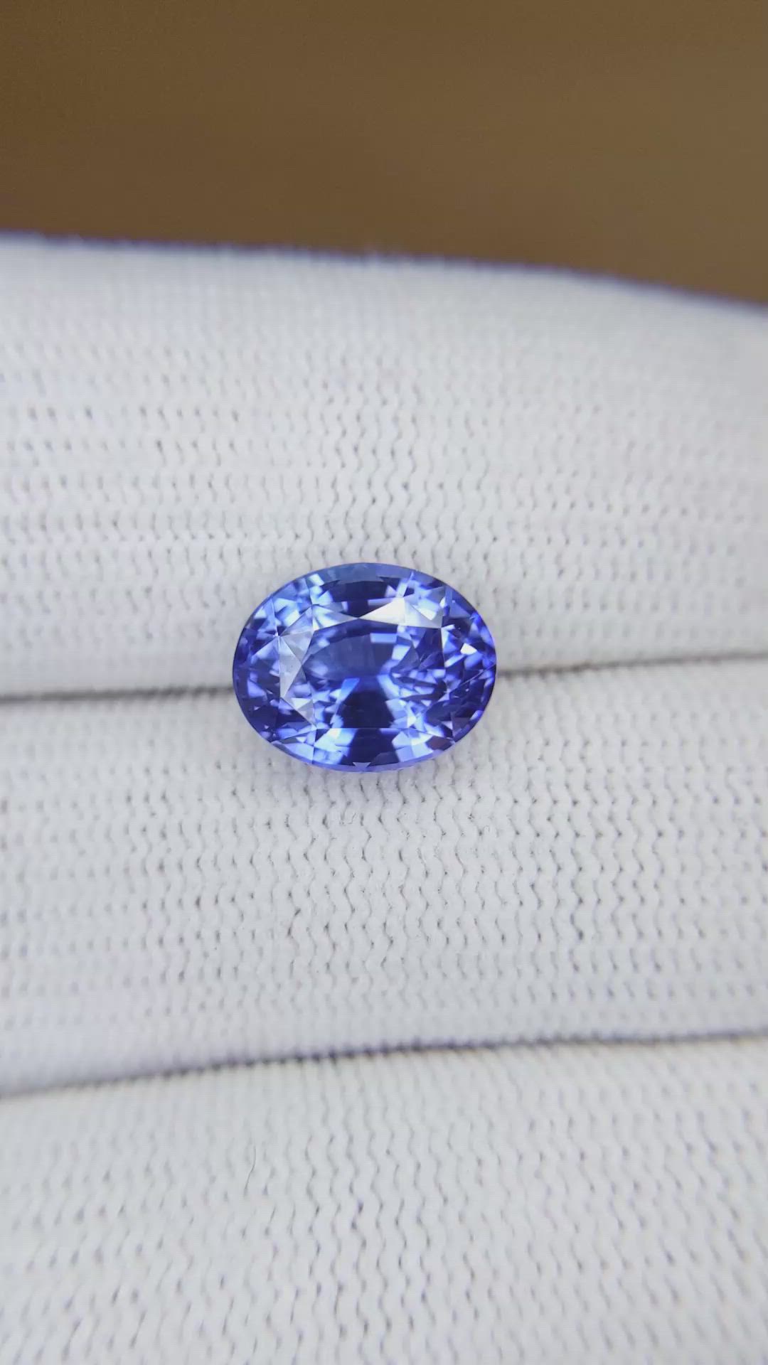 4.57 Ct. Blue Sapphire from Ceylon (Sri Lanka) Size Video