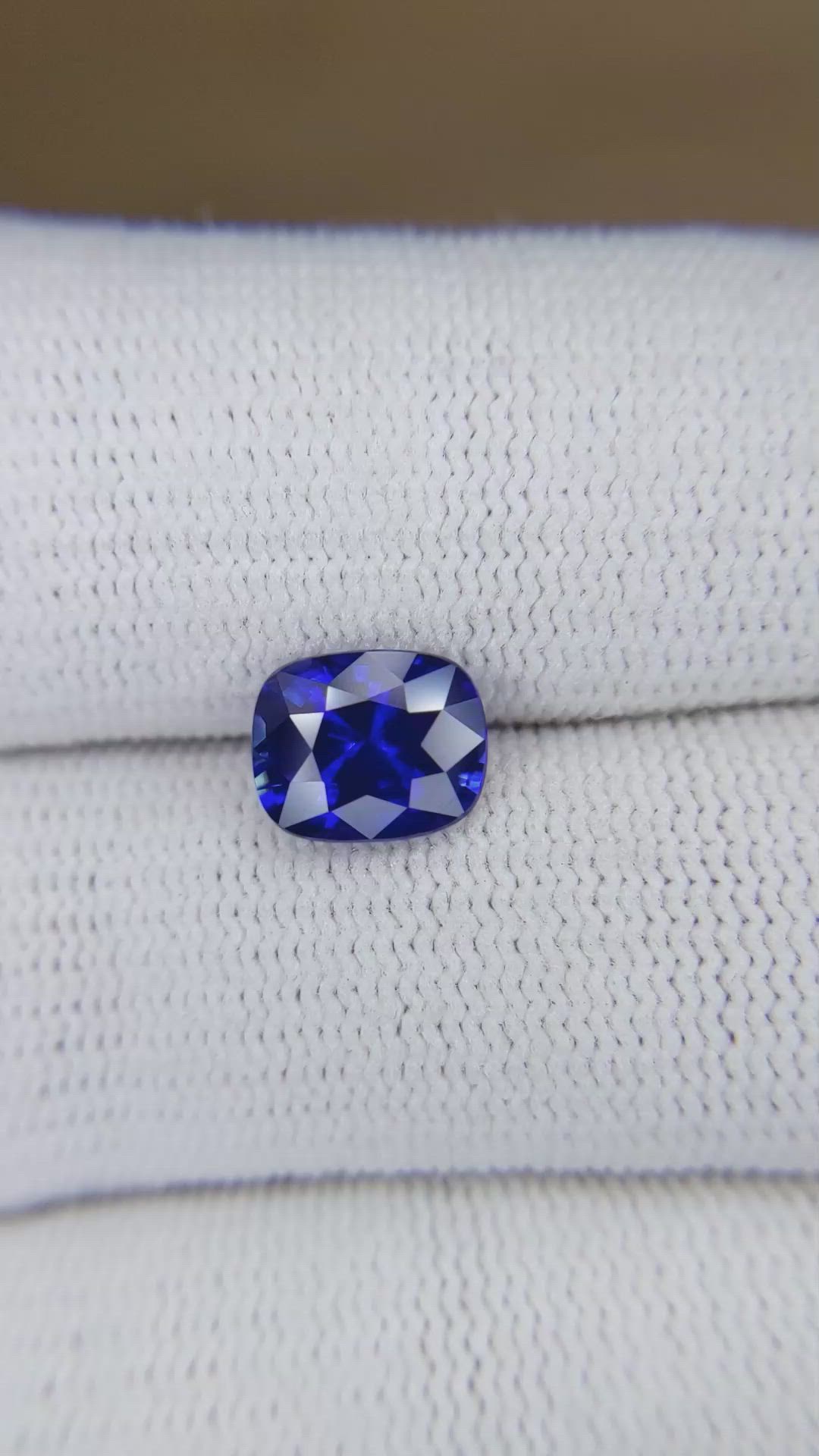 2.10 Ct. Blue Sapphire from Ceylon (Sri Lanka) Size Video
