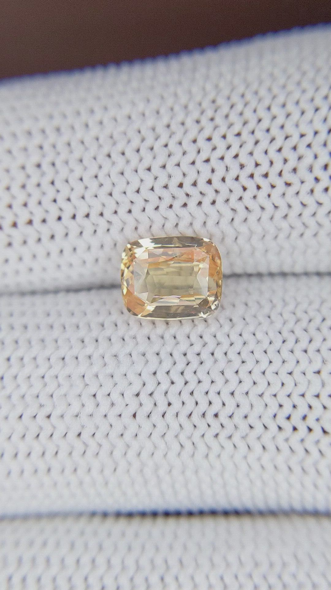 2.03 Ct. Padparadscha Sapphire from Ceylon (Sri Lanka) Size Video
