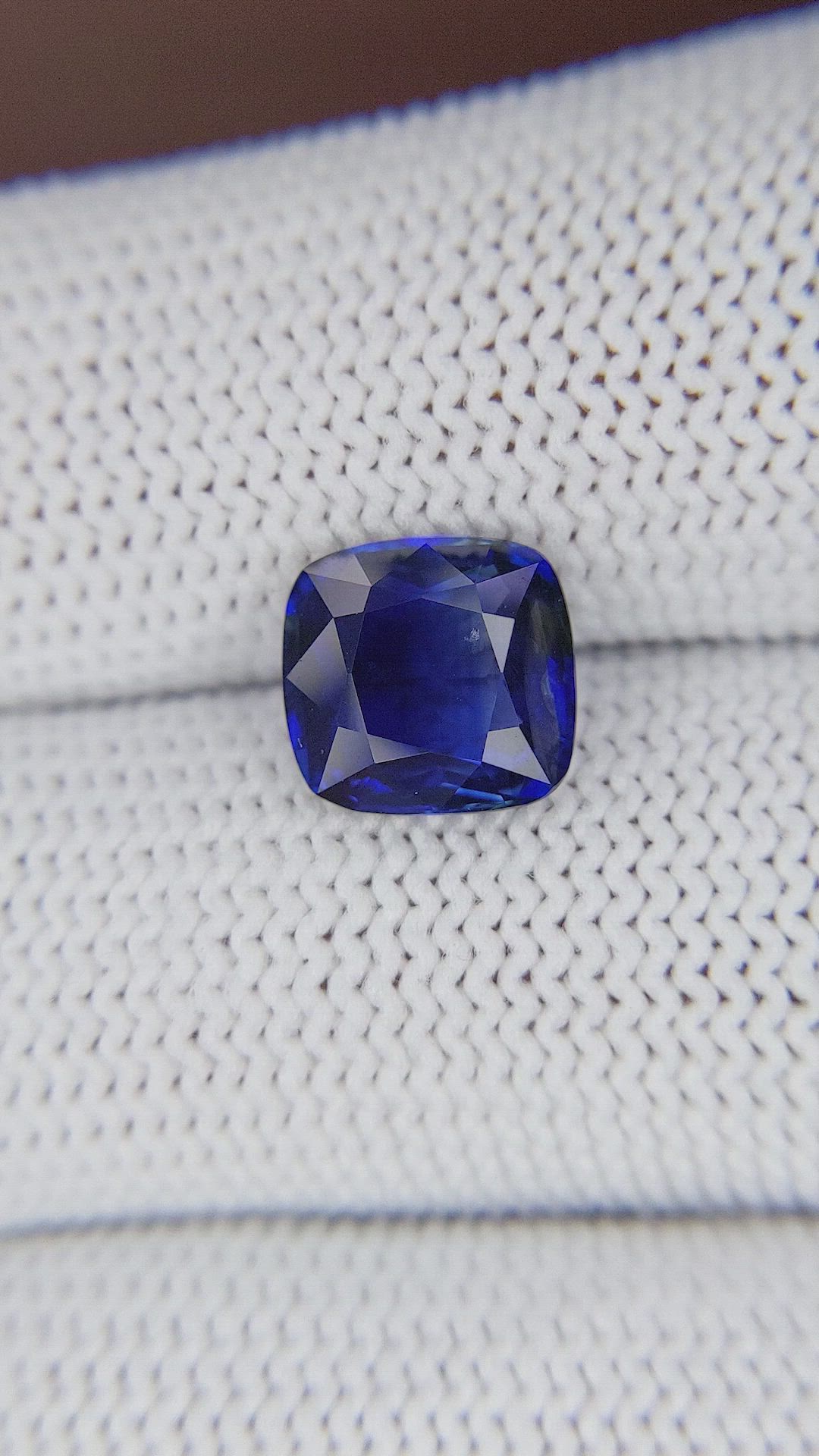 3.11 Ct. Blue Sapphire from Ceylon (Sri Lanka) Size Video