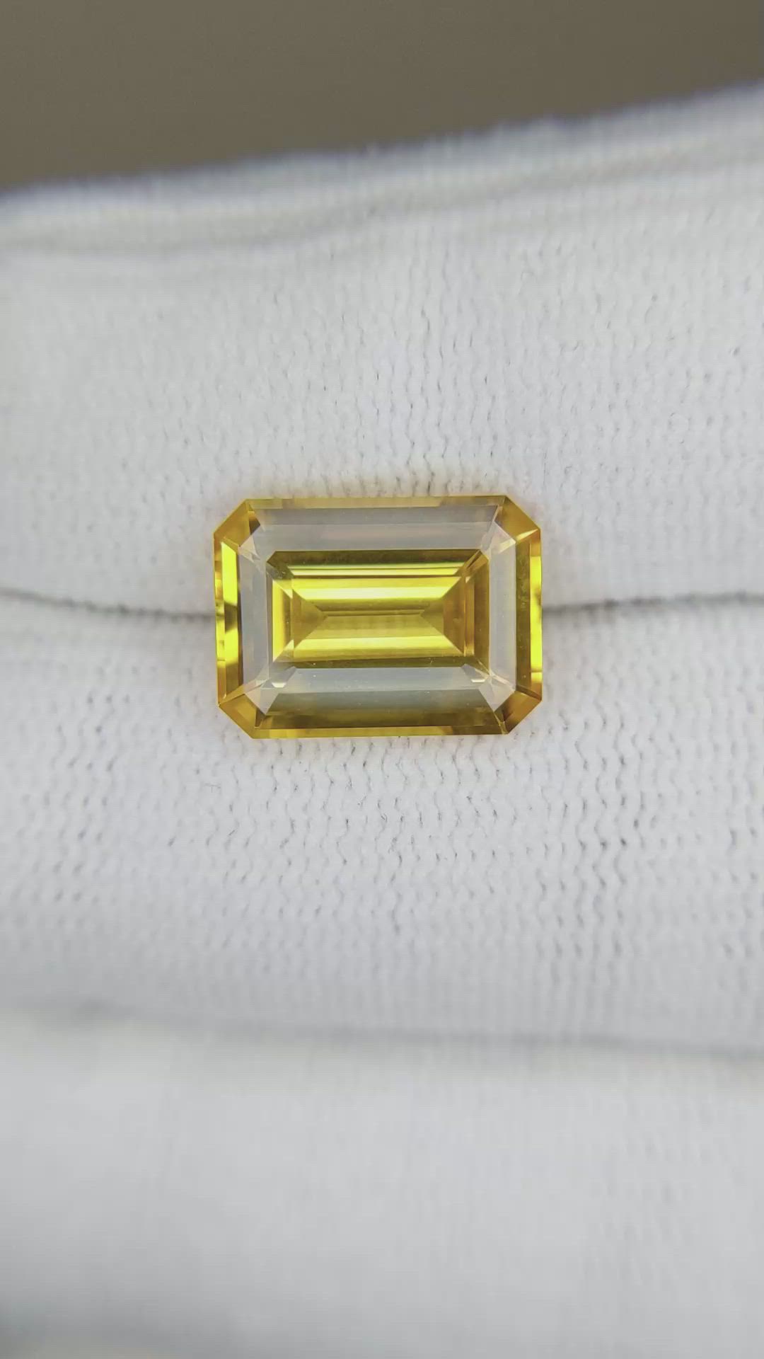 5.39 Ct. Yellow Sapphire from Ceylon (Sri Lanka) Size Video
