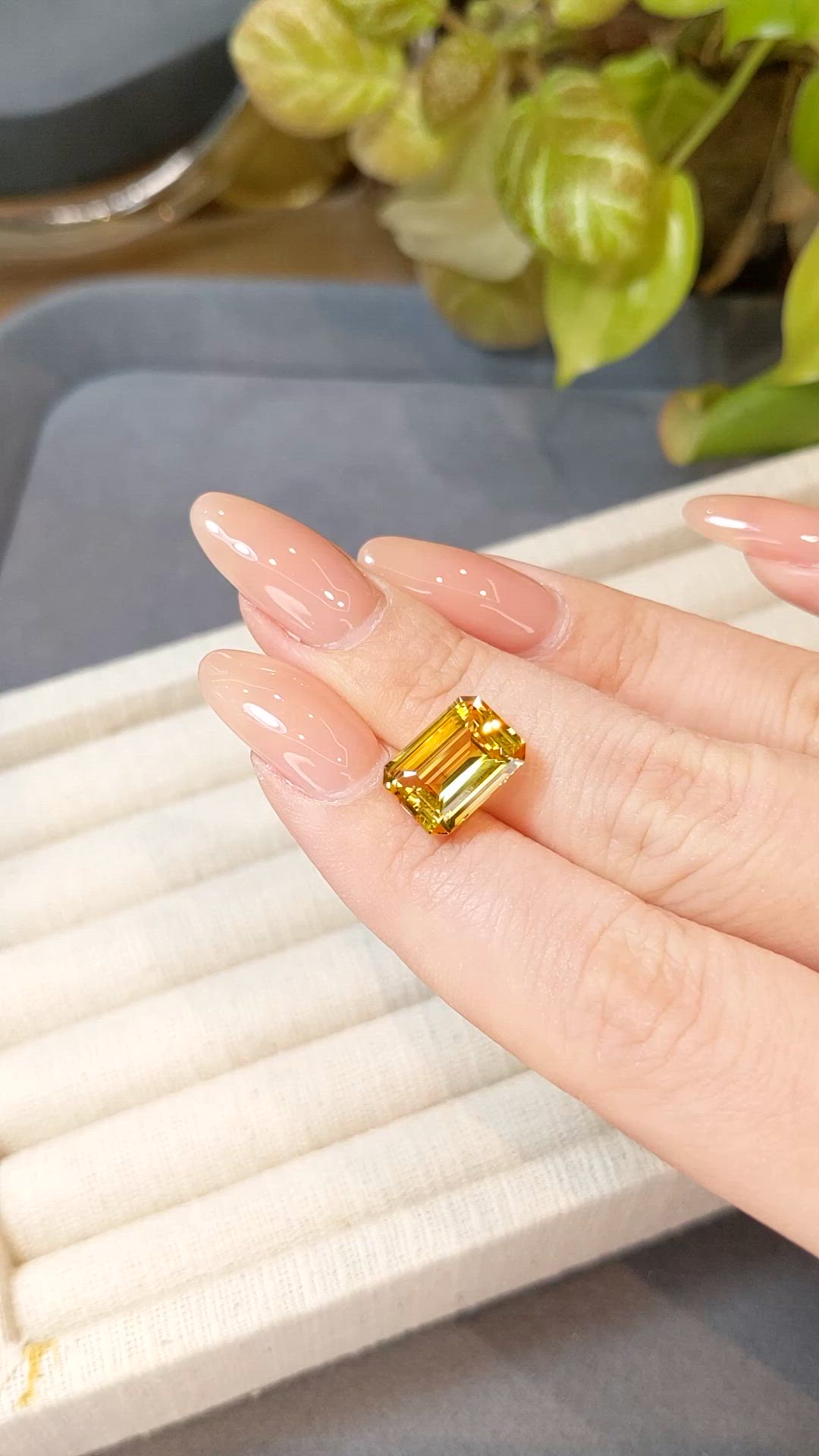 5.39 Ct. Yellow Sapphire from Ceylon (Sri Lanka) Size Video