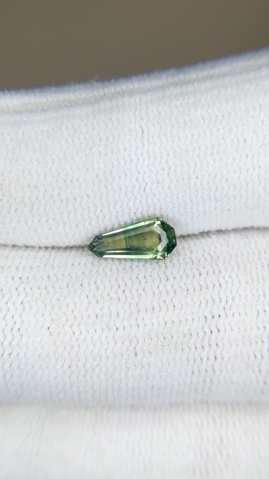 1.17 Ct. Bi Color / Parti Sapphire from Madagascar Size Video
