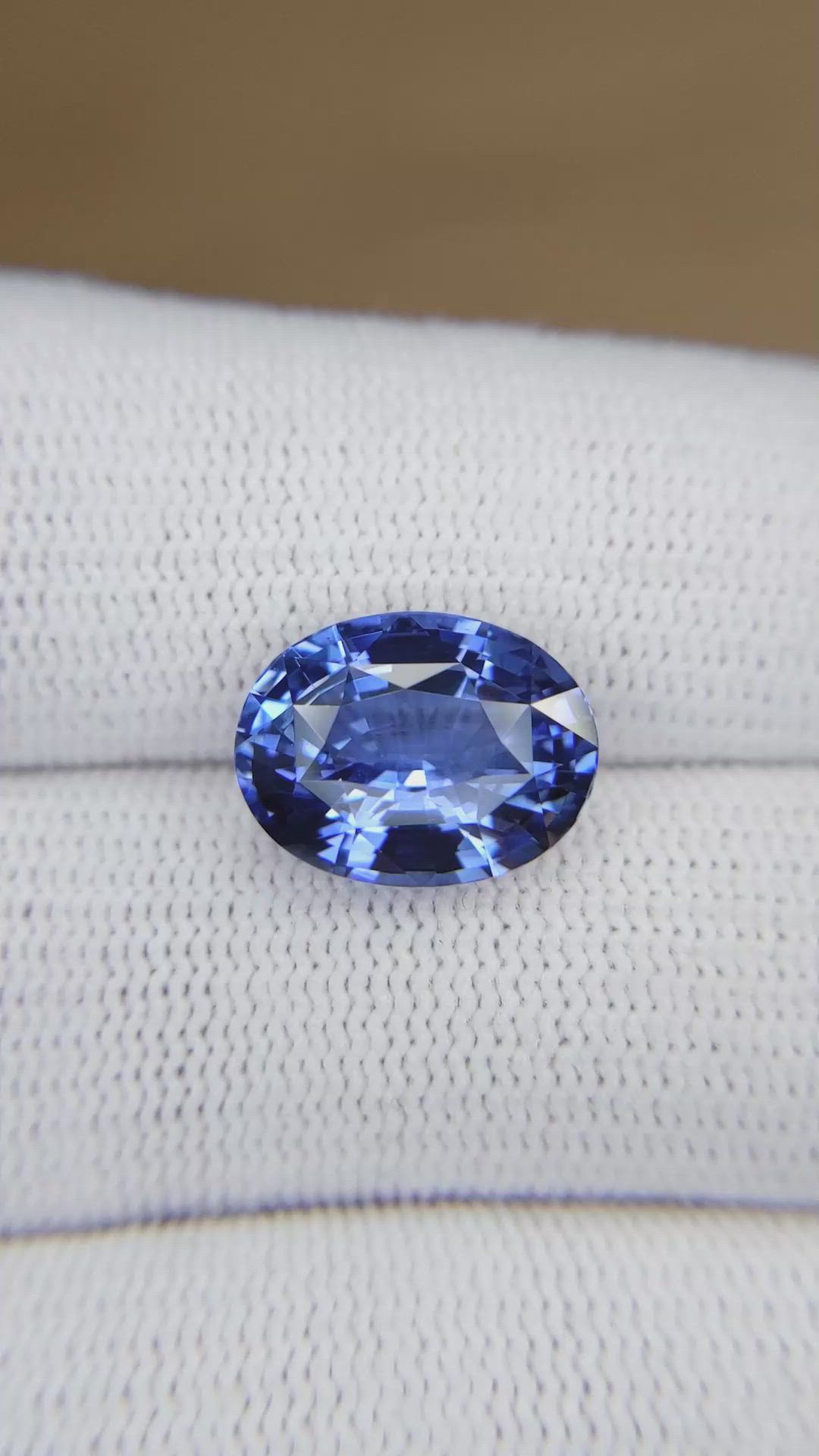 7.58 Ct. Blue Sapphire from Ceylon (Sri Lanka) Size Video