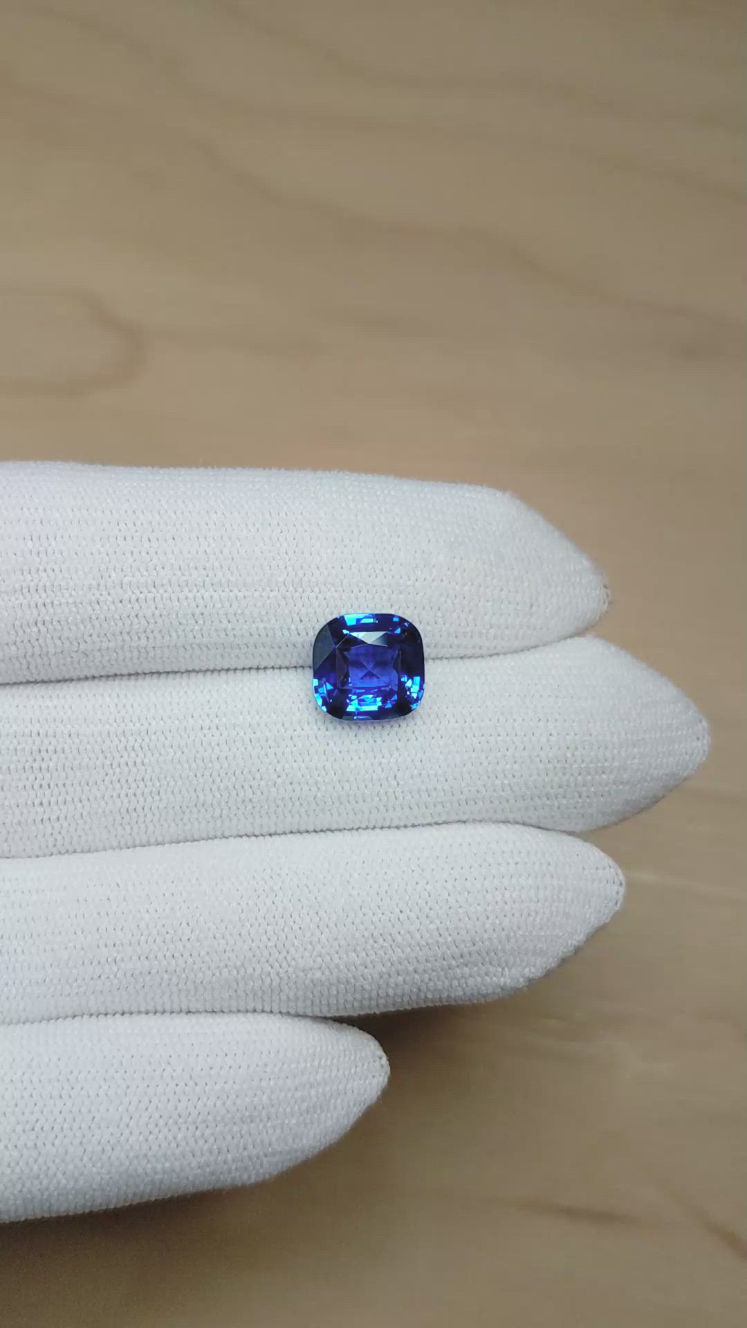 5.03 Ct. Blue Sapphire from Ceylon (Sri Lanka) Size Video