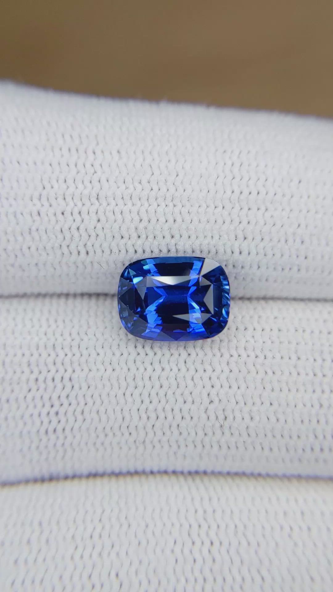 3.67 Ct. Blue Sapphire from Ceylon (Sri Lanka) Size Video