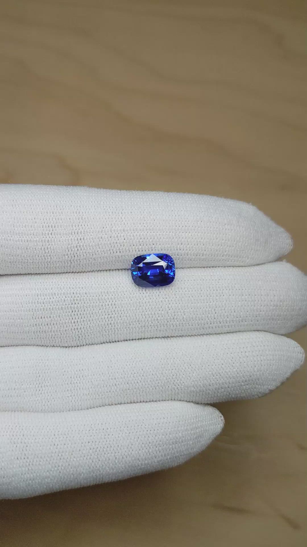 3.67 Ct. Blue Sapphire from Ceylon (Sri Lanka) Size Video