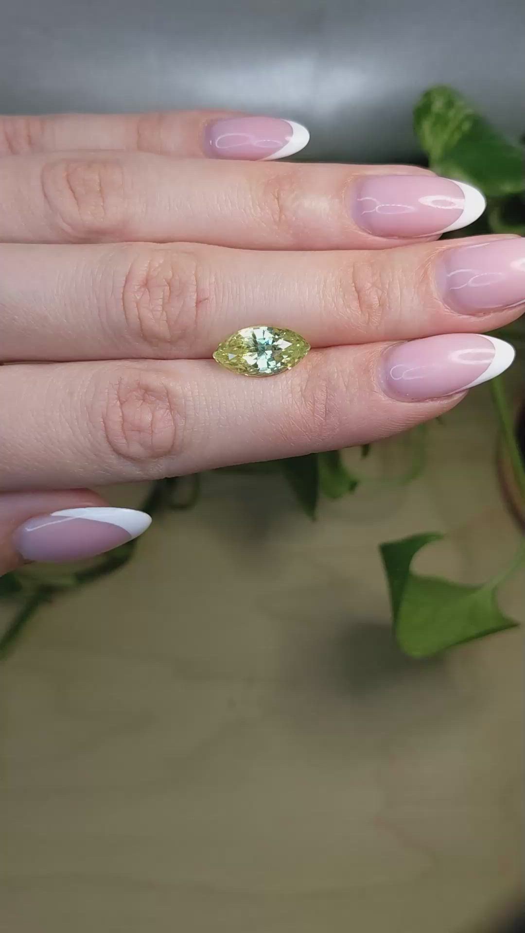 5.40 Ct. Yellowish Green Sapphire from Ceylon (Sri Lanka) Size Video