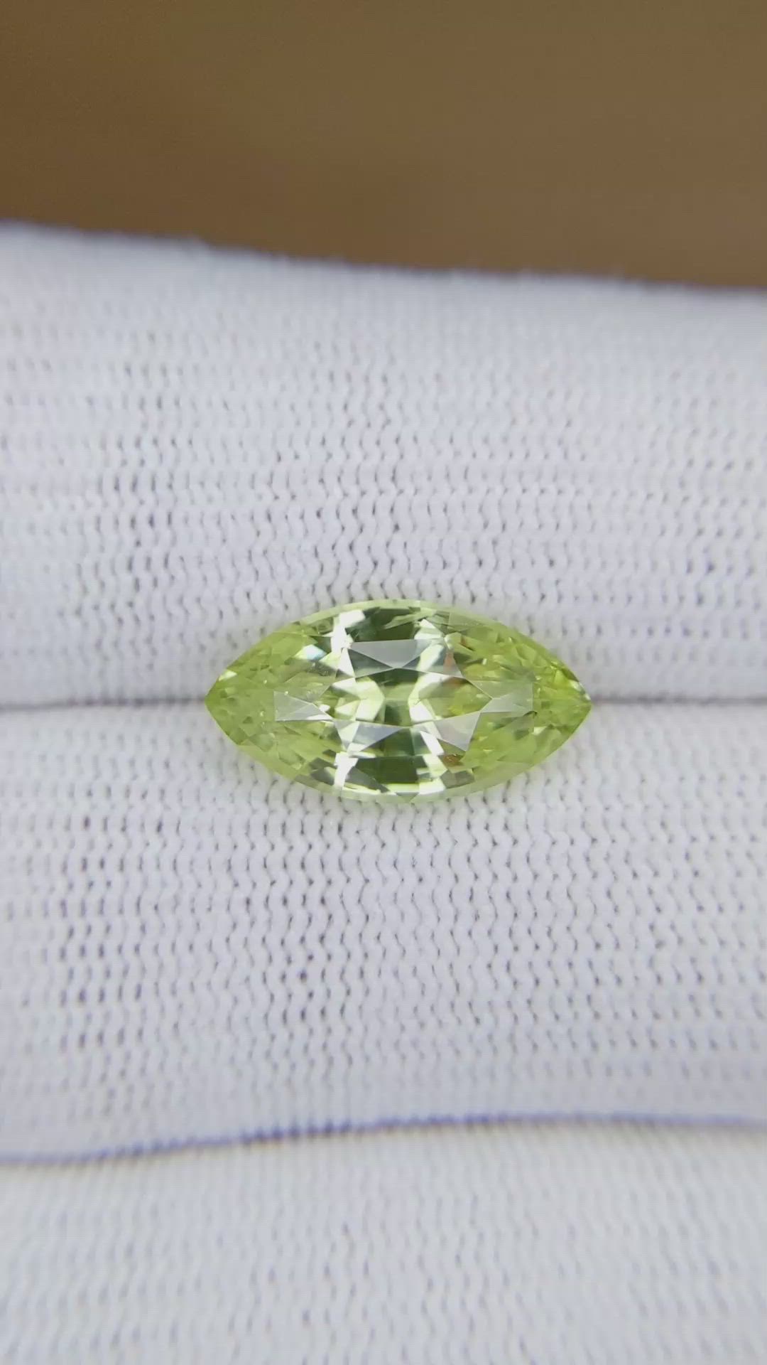 5.40 Ct. Yellowish Green Sapphire from Ceylon (Sri Lanka) Size Video