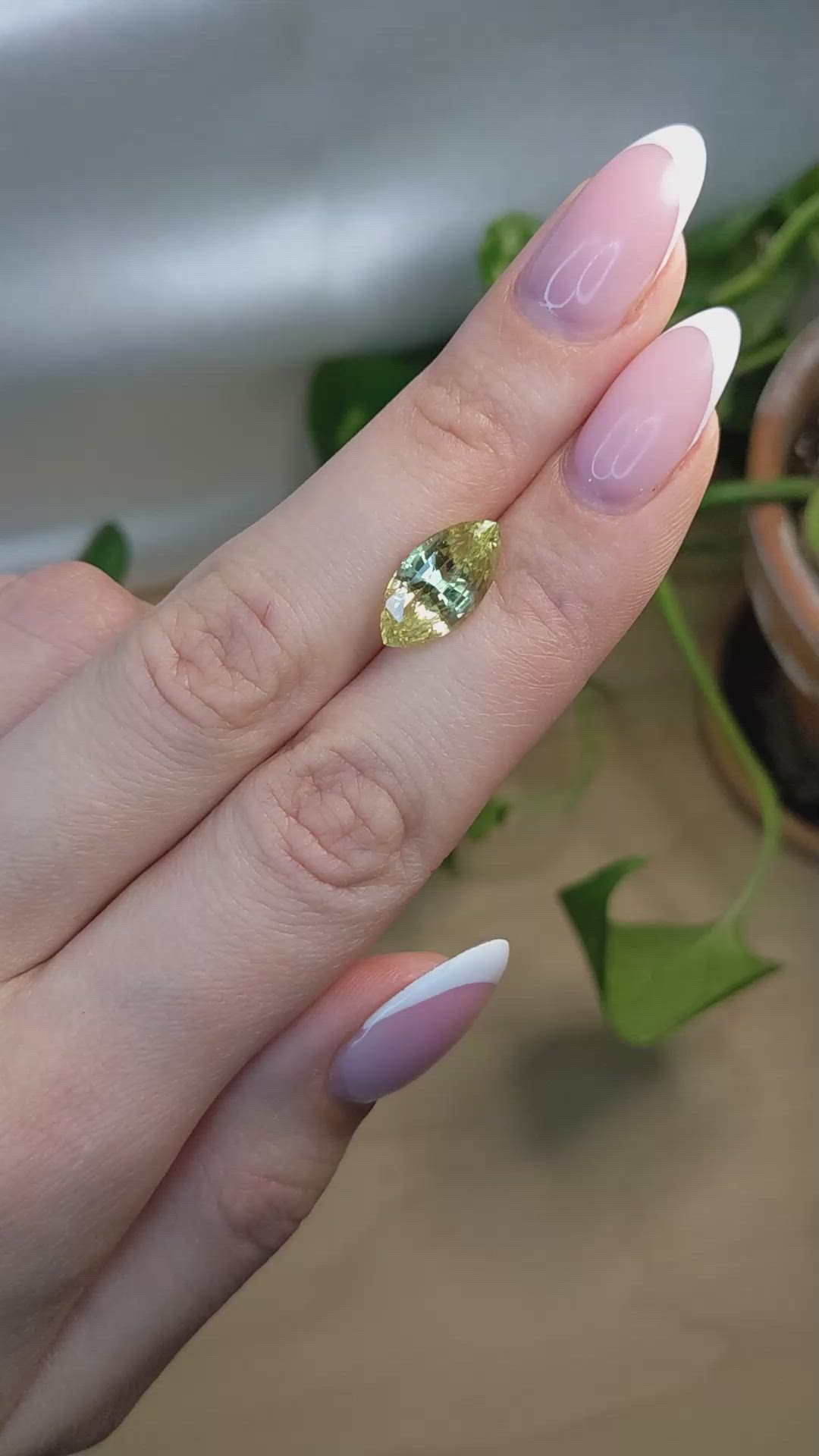 5.40 Ct. Yellowish Green Sapphire from Ceylon (Sri Lanka) Size Video