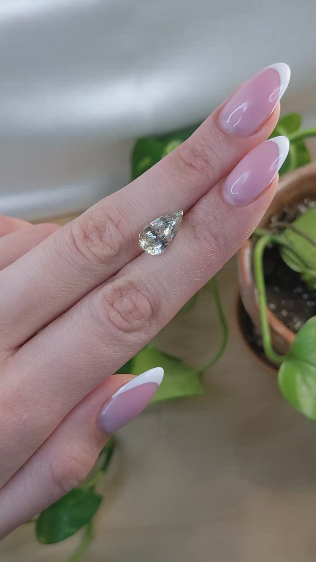 4.89 Ct. Yellowish Green Sapphire from Ceylon (Sri Lanka) Size Video