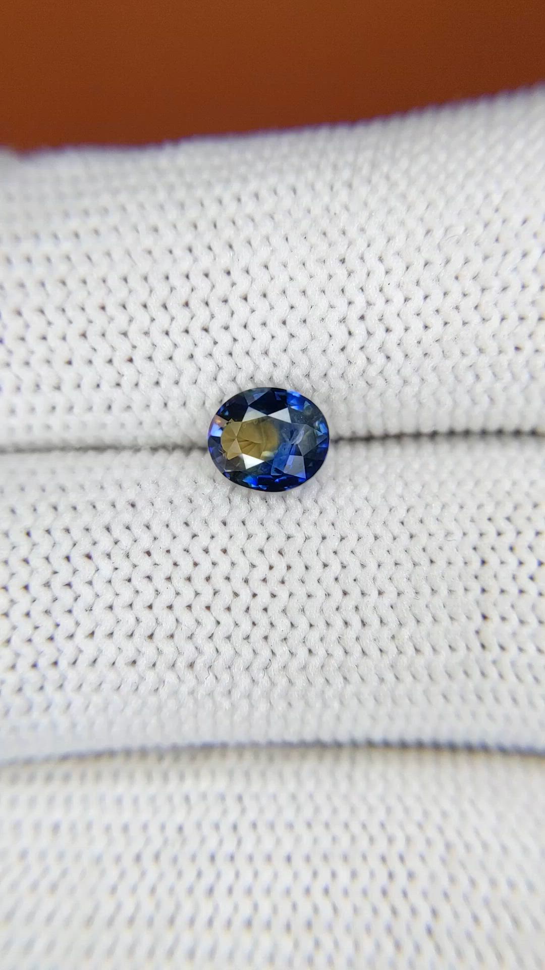 1.06 Ct. Bi Color / Parti Sapphire from Ceylon (Sri Lanka) Size Video