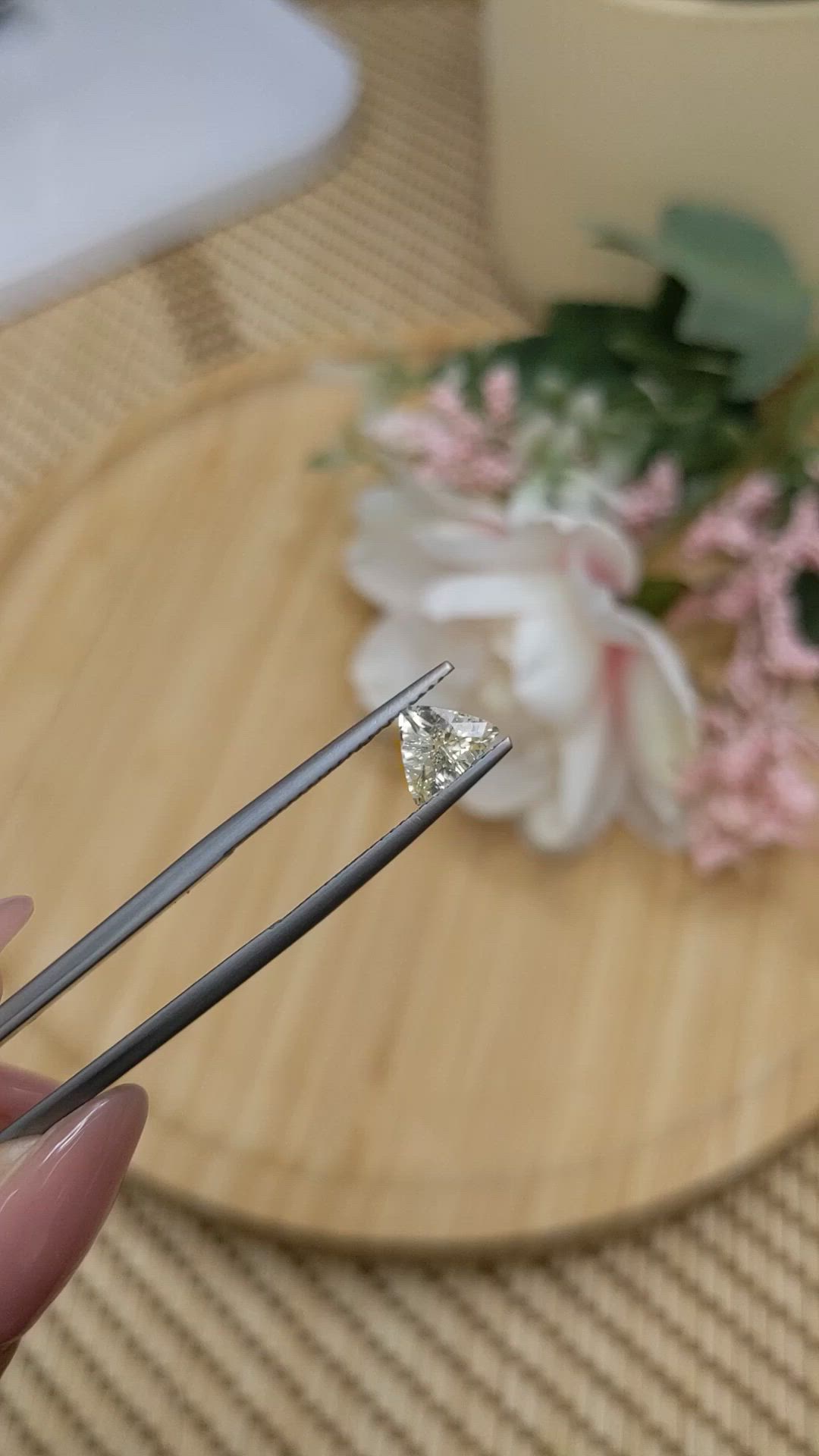 1.06 Ct. Yellow Sapphire from Ceylon (Sri Lanka) Size Video