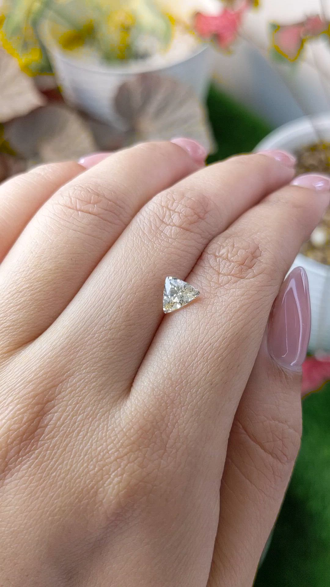 1.06 Ct. Yellow Sapphire from Ceylon (Sri Lanka) Size Video