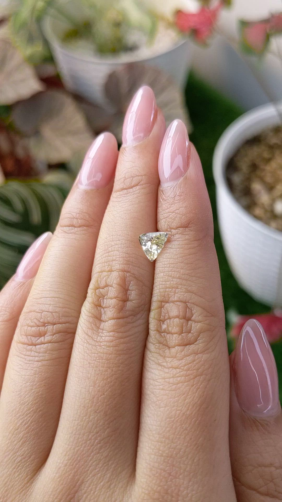 1.06 Ct. Yellow Sapphire from Ceylon (Sri Lanka) Size Video