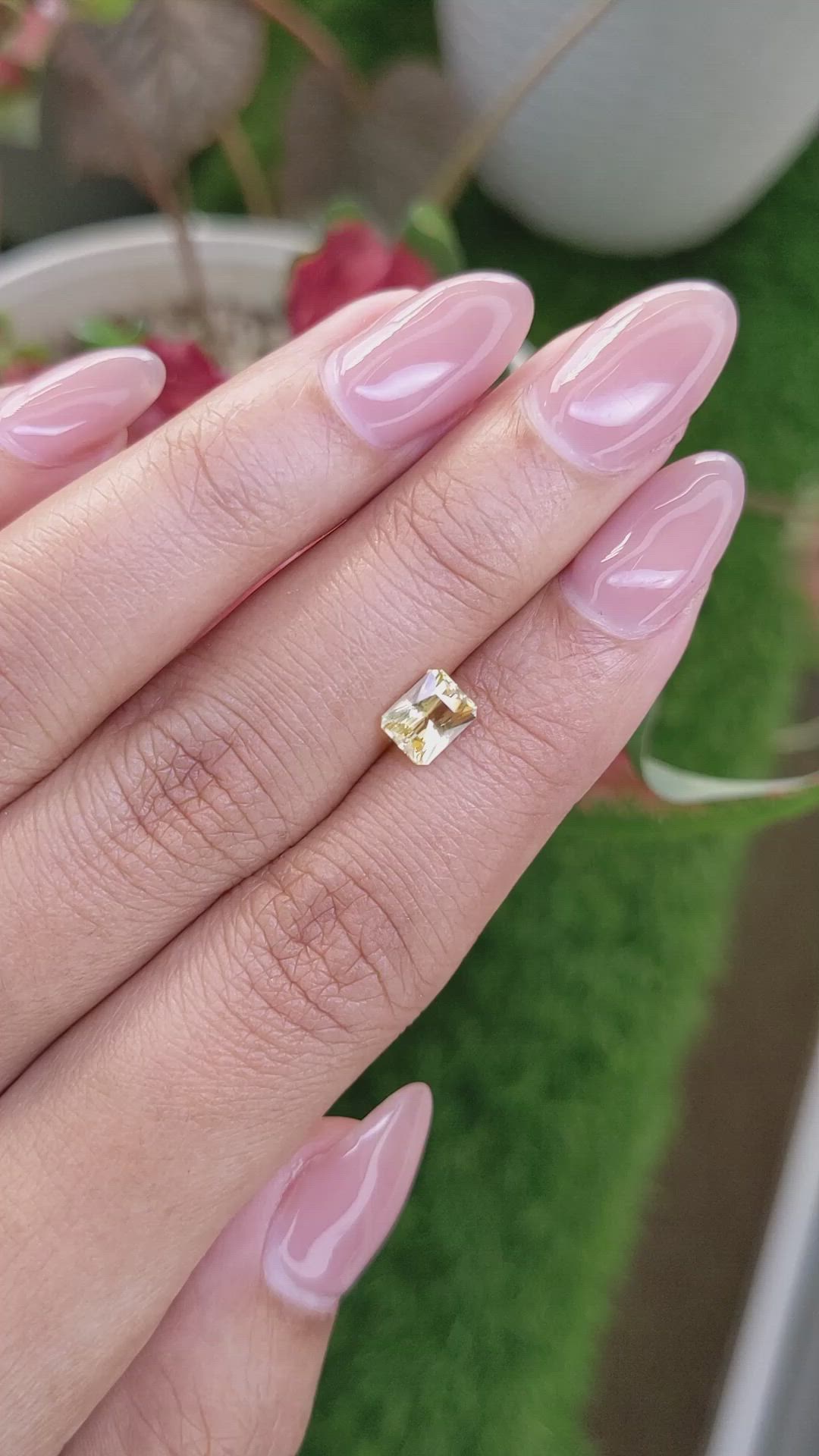 1.02 Ct. Yellow Sapphire from Ceylon (Sri Lanka) Size Video