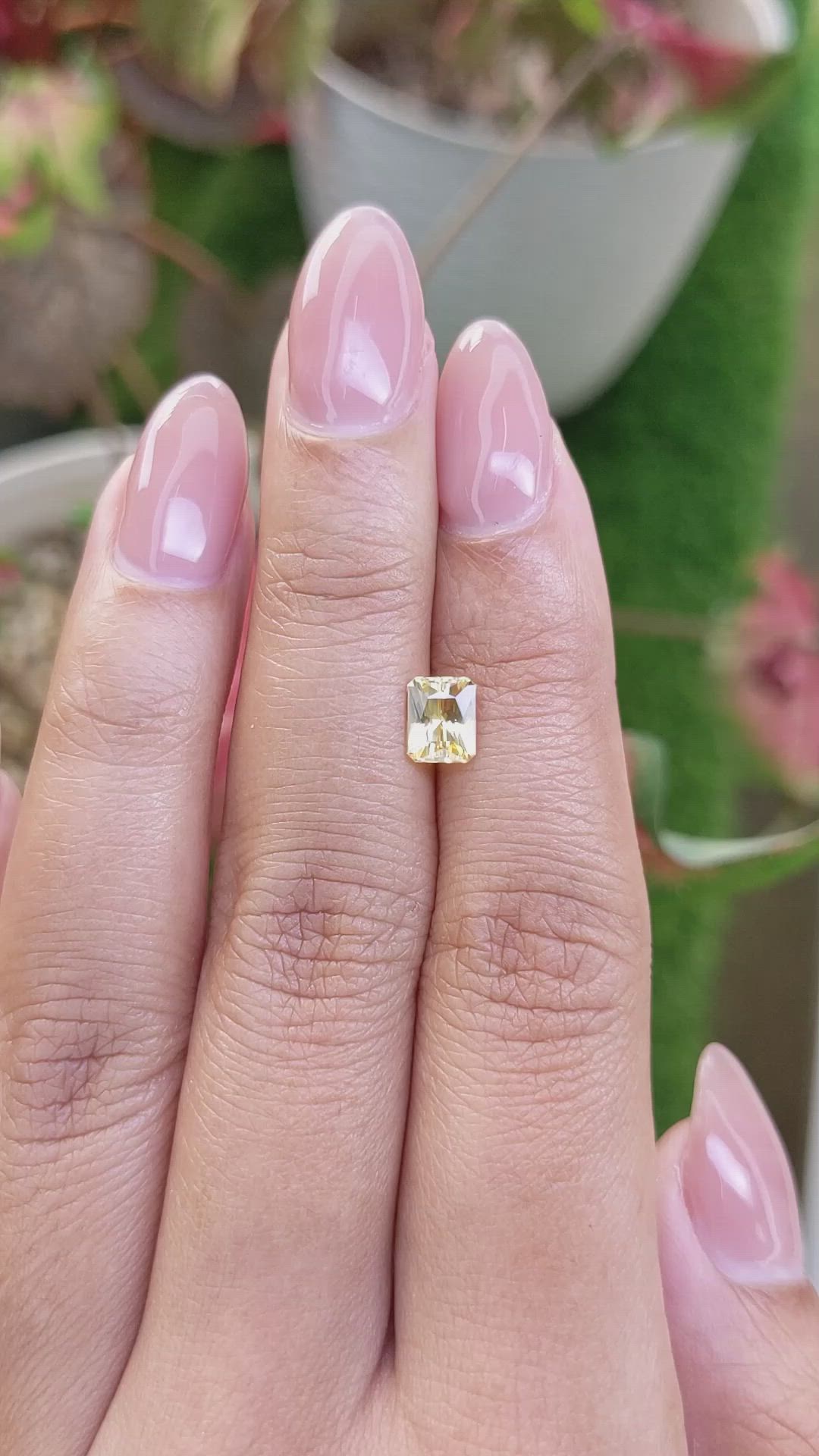 1.02 Ct. Yellow Sapphire from Ceylon (Sri Lanka) Size Video