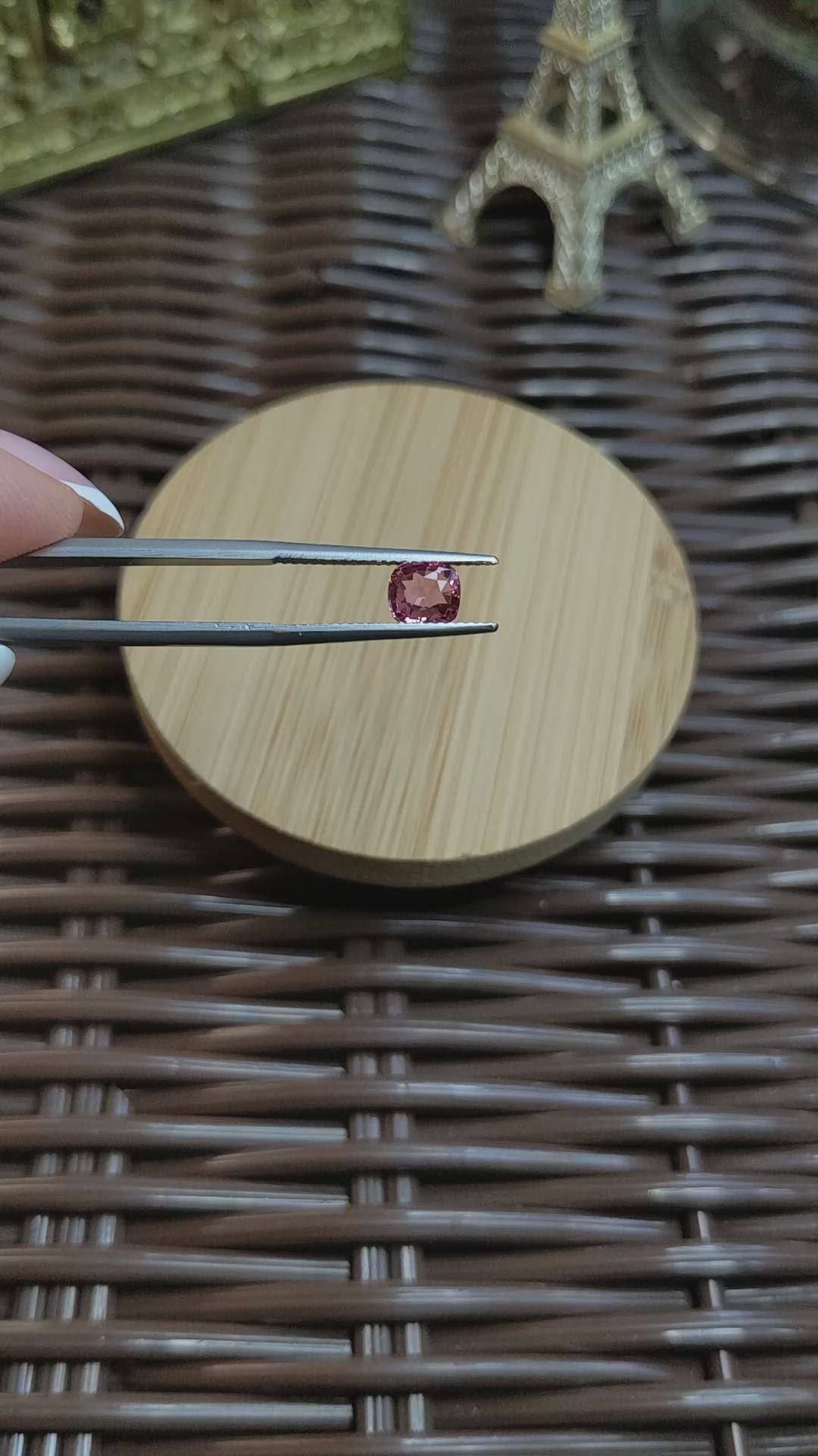1.01 Ct. Padparadscha Sapphire from Ceylon (Sri Lanka) Size Video