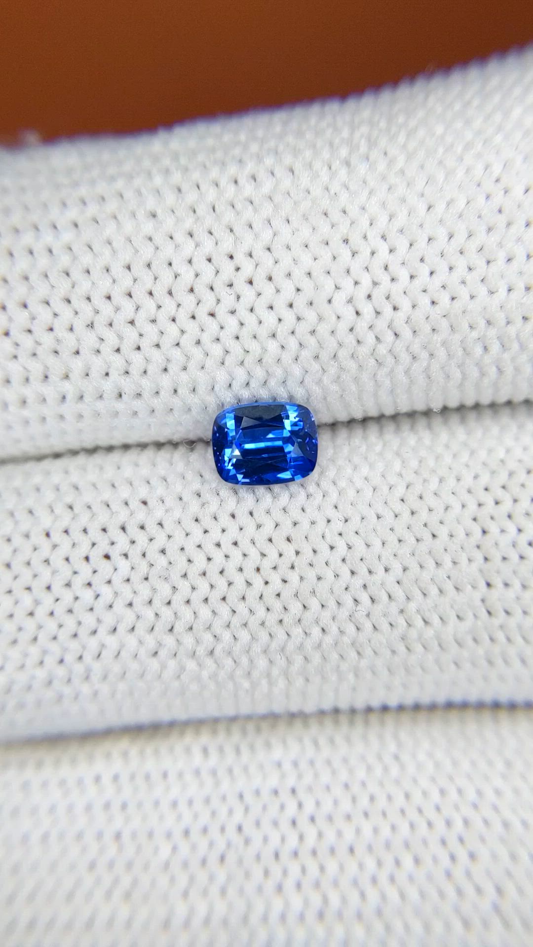 0.82 Ct. Blue Sapphire from Ceylon (Sri Lanka) Size Video