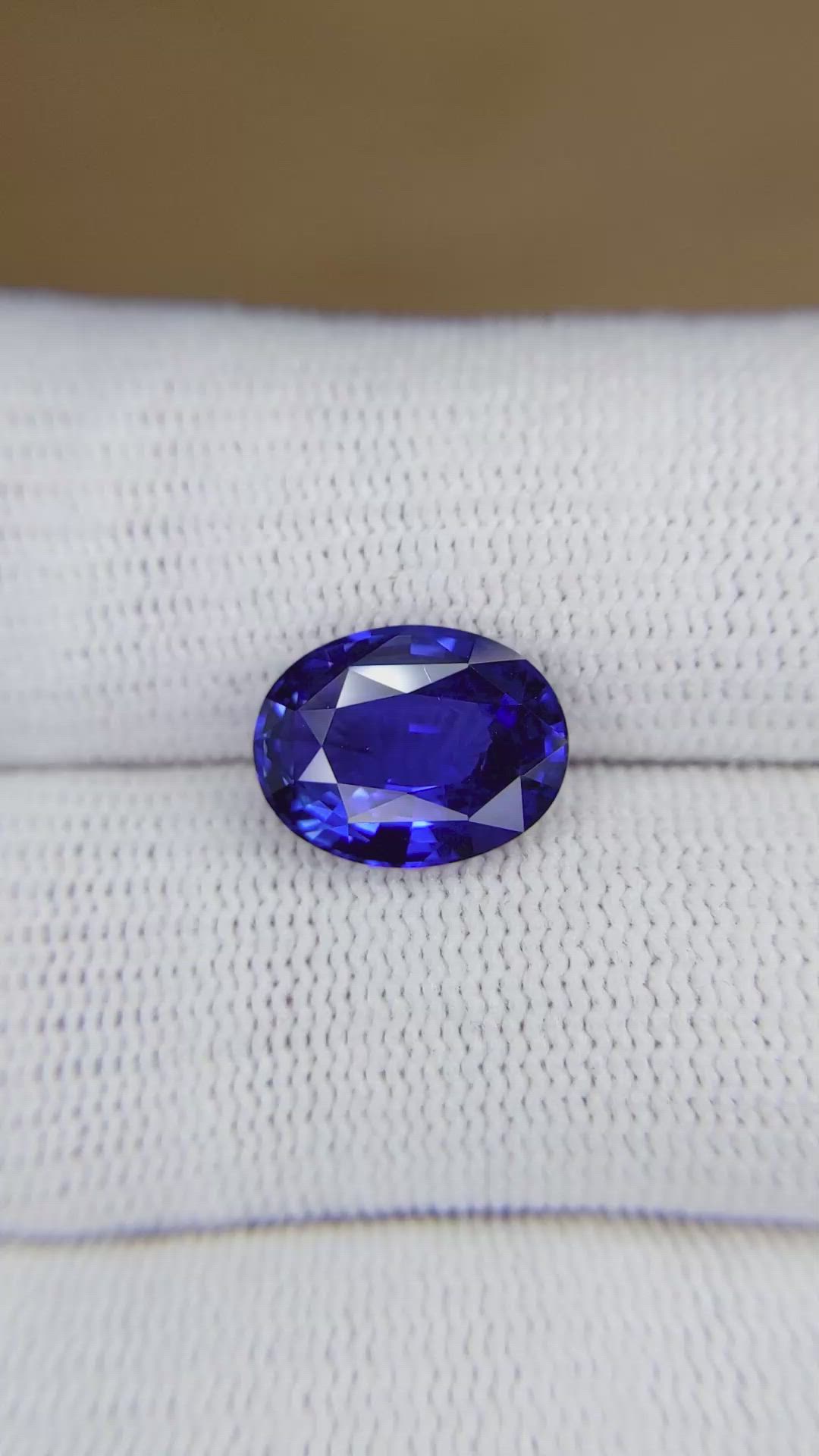 4.51 Ct. Blue Sapphire from Ceylon (Sri Lanka) Size Video