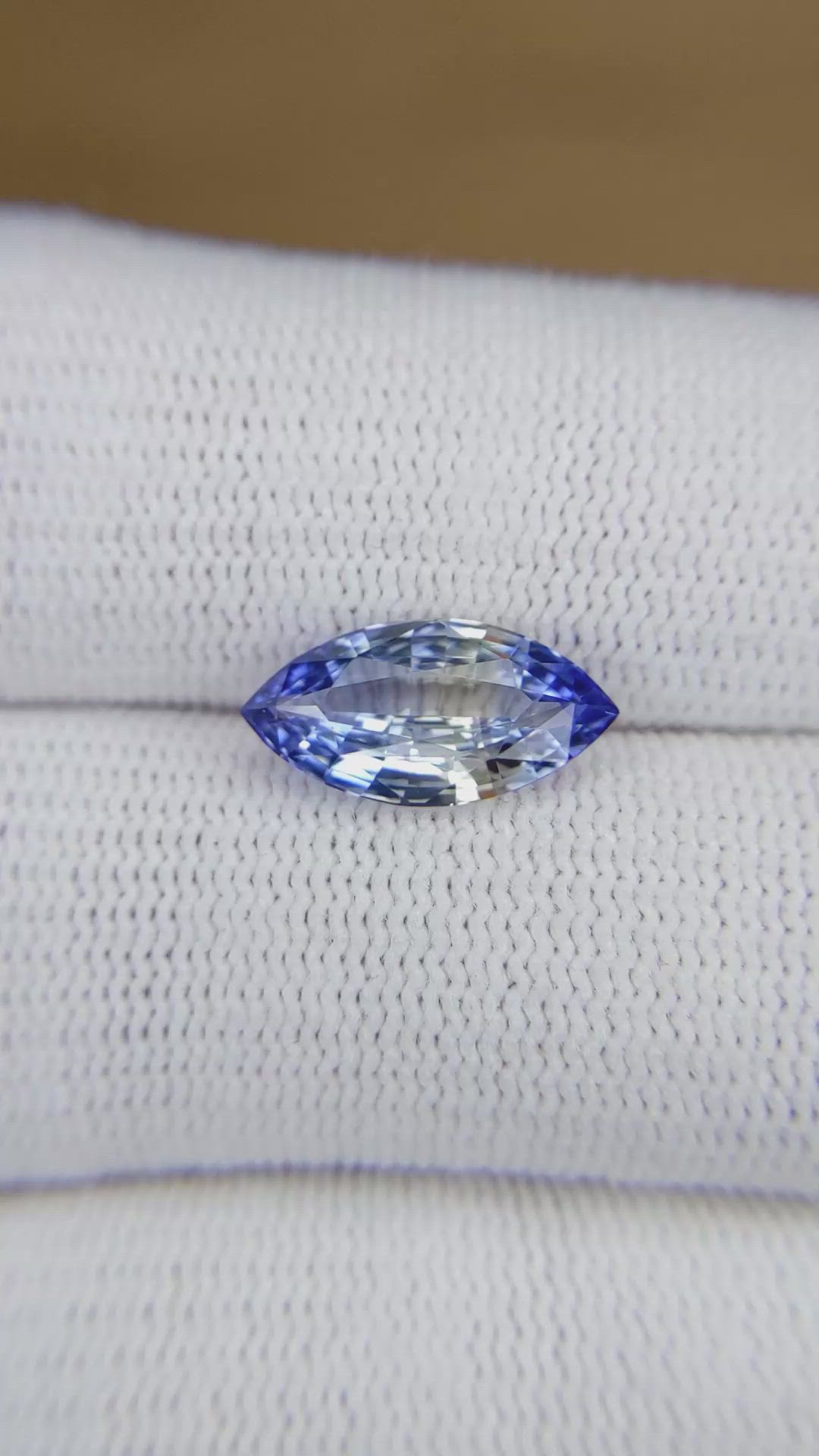 3.00 Ct. Bi Color / Parti Sapphire from Ceylon (Sri Lanka) Size Video