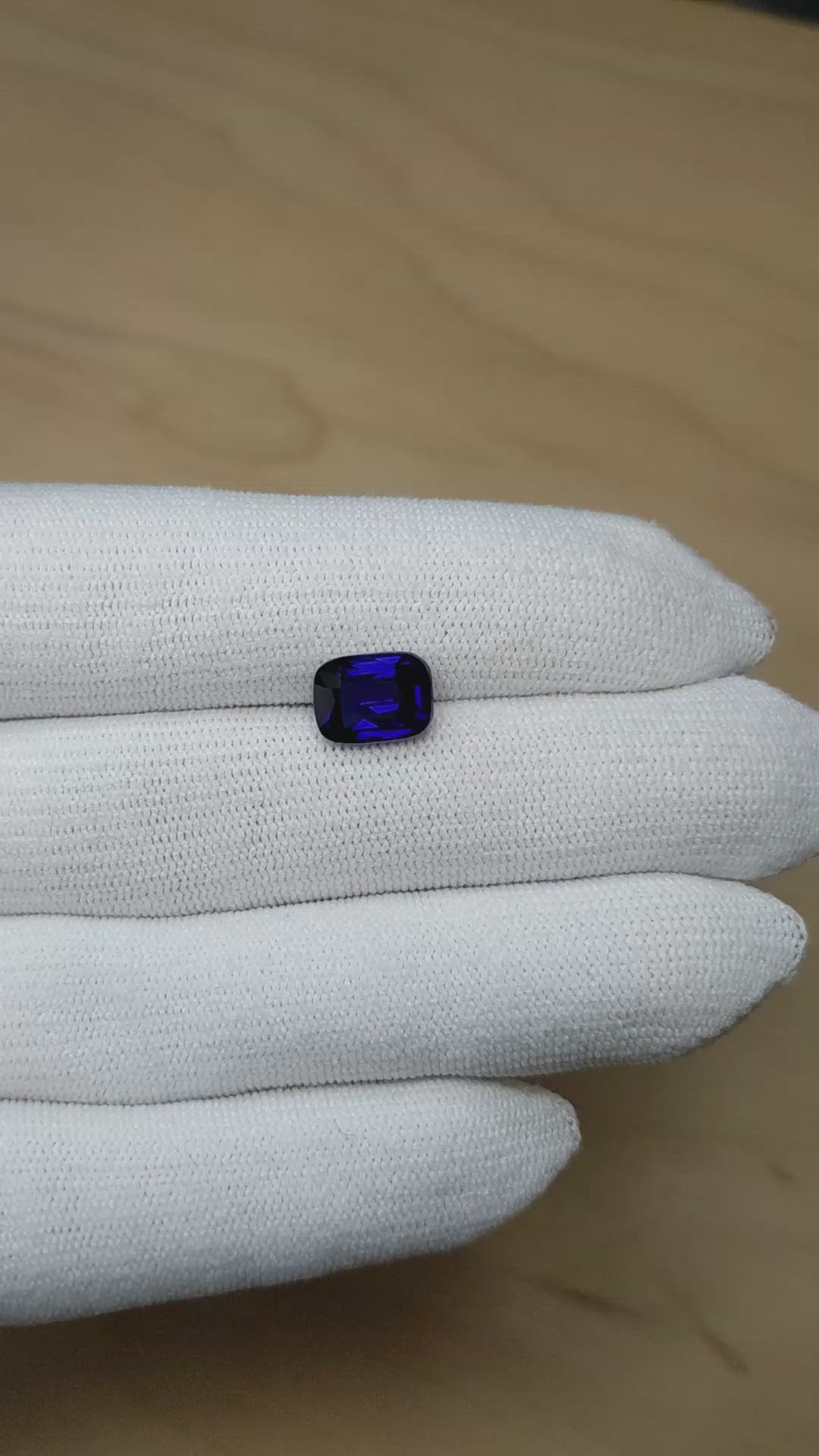 4.17 Ct. Blue Sapphire from Ceylon (Sri Lanka) Size Video