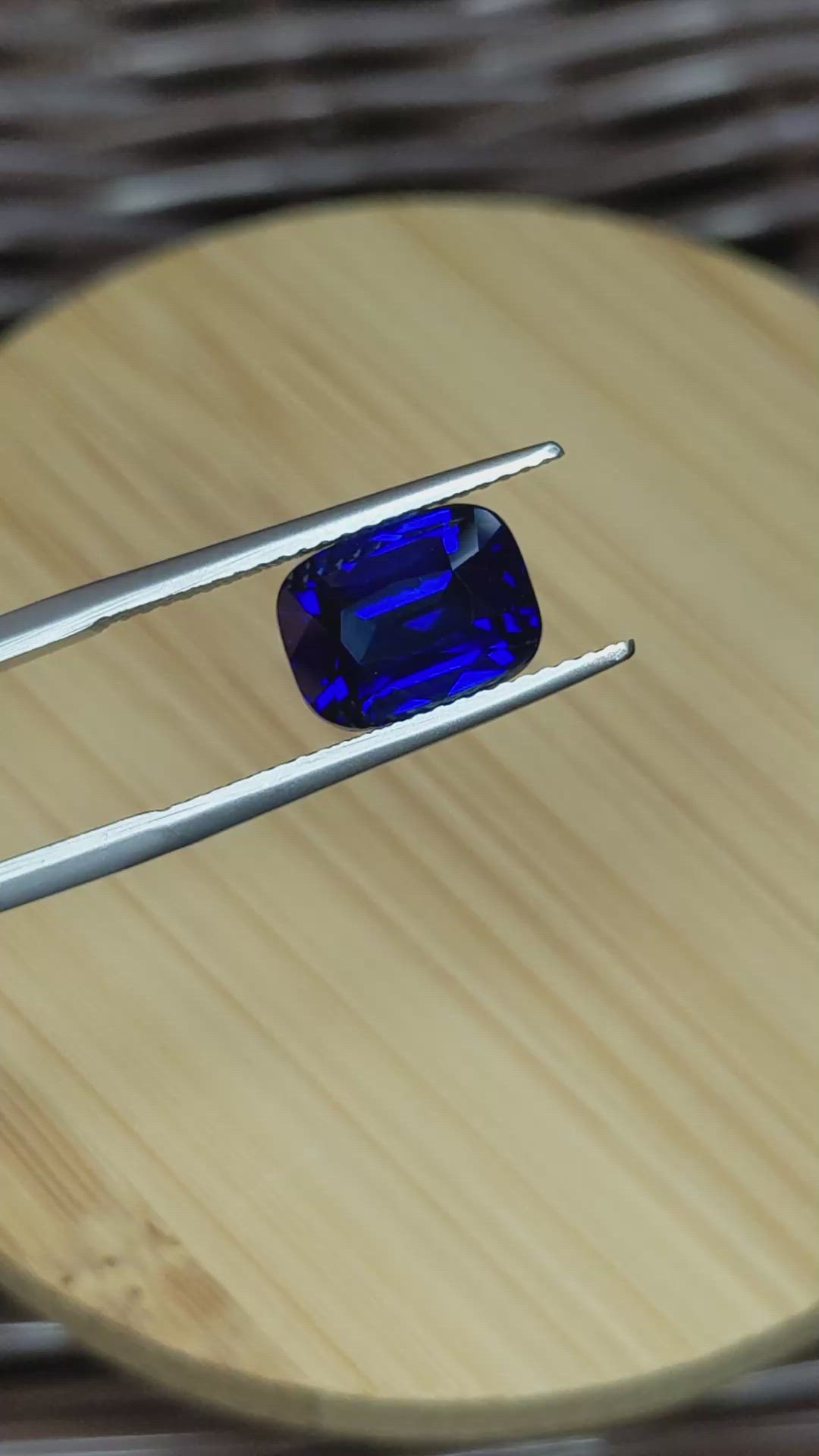 4.17 Ct. Blue Sapphire from Ceylon (Sri Lanka) Size Video