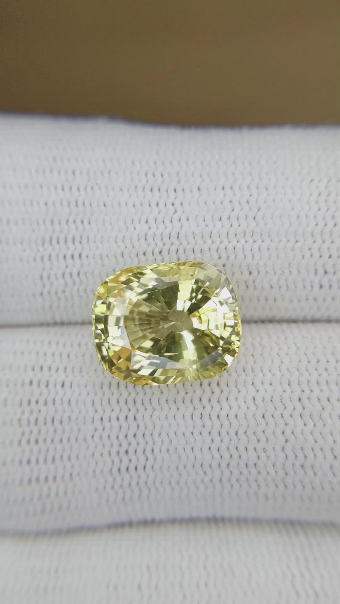 9.36 Ct. Yellow Sapphire from Ceylon (Sri Lanka) Size Video