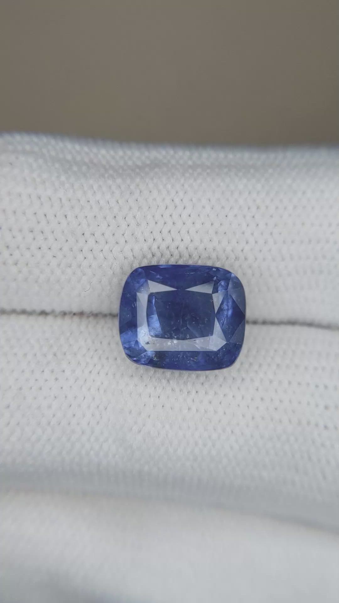 5.68 Ct. Blue Sapphire from Ceylon (Sri Lanka) Size Video