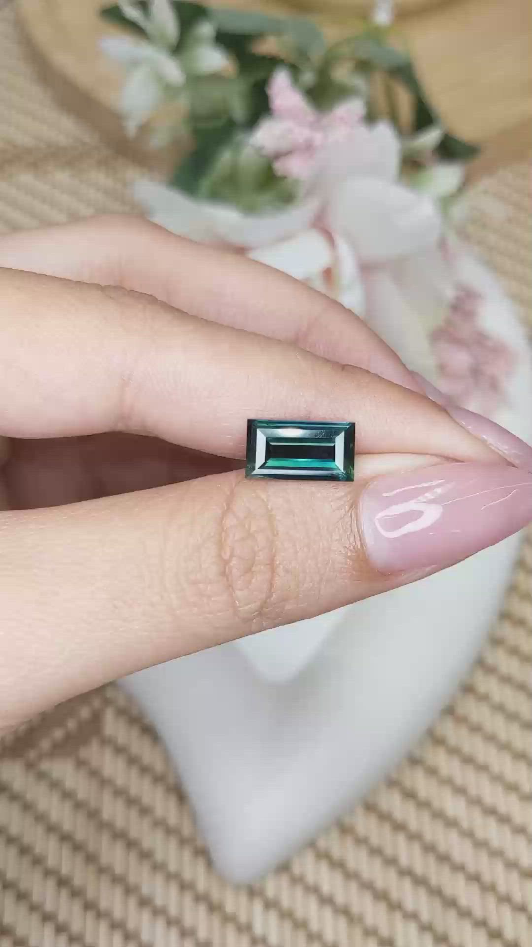 2.75 Ct. Greenish Blue Sapphire from Ceylon (Sri Lanka) Size Video