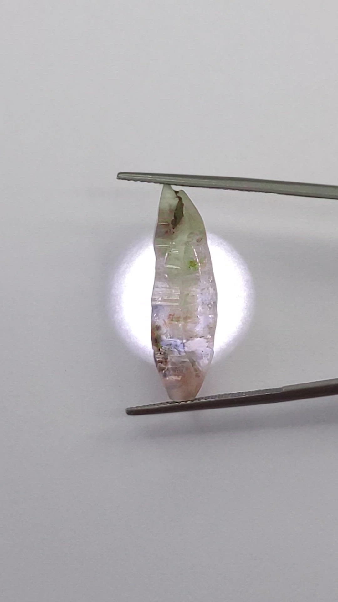 18.03 Ct. Bi Color / Parti Sapphire from Ceylon (Sri Lanka) Size Video