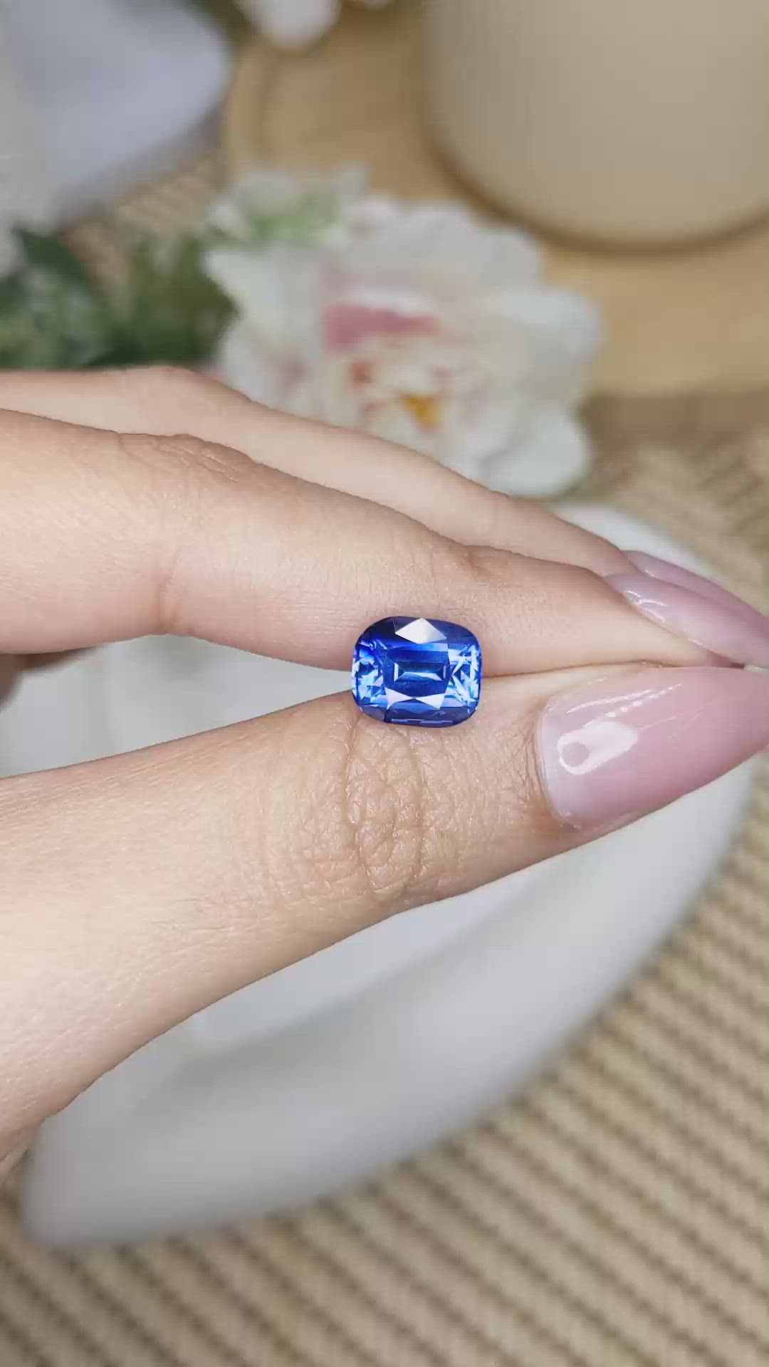 4.31 Ct. Blue Sapphire from Ceylon (Sri Lanka) Size Video