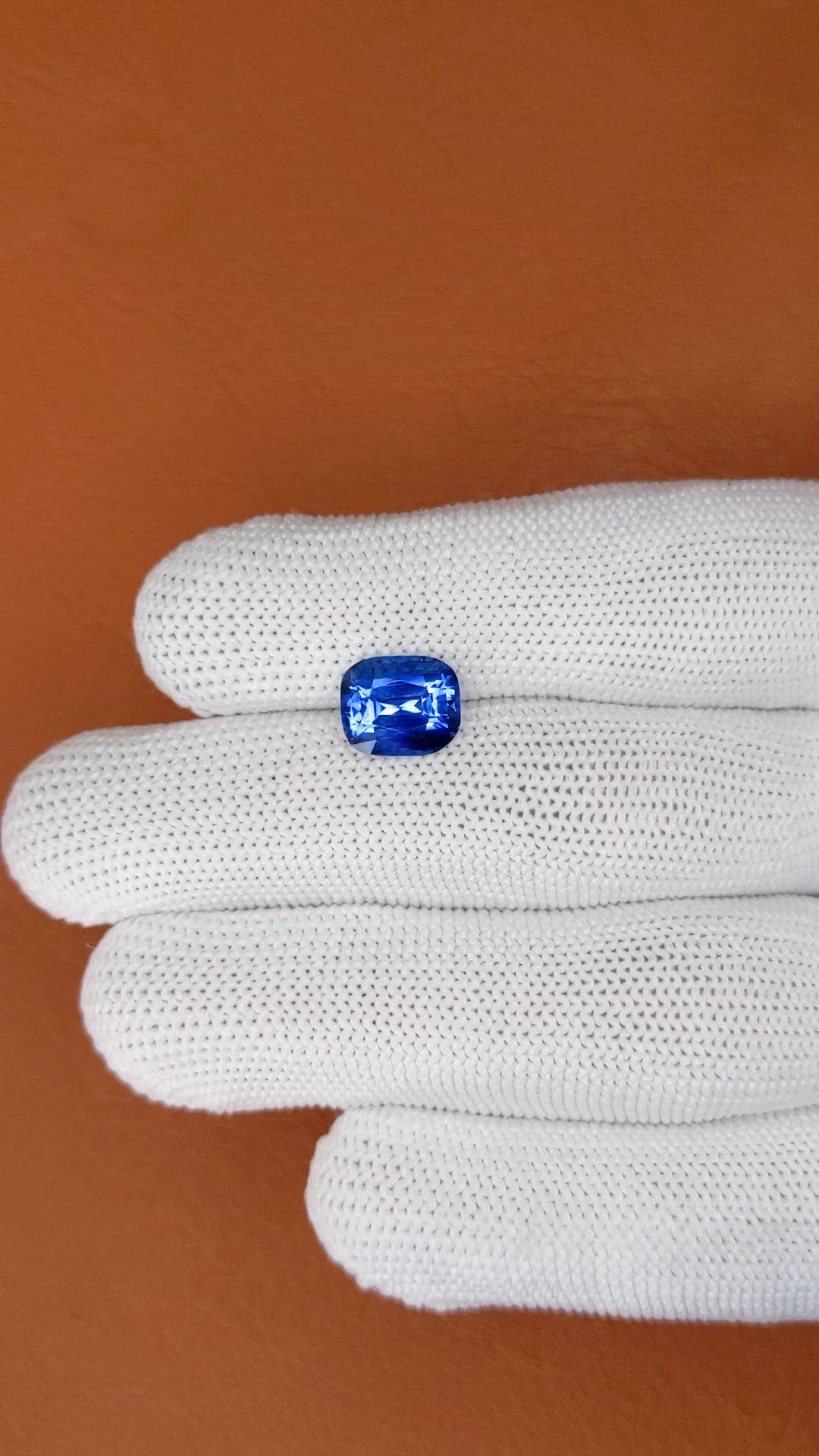 4.31 Ct. Blue Sapphire from Ceylon (Sri Lanka) Size Video